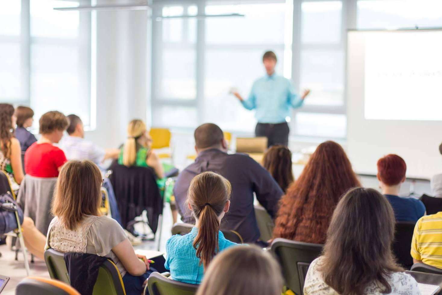 Conocer el curso de Coaching Educativo y Liderazgo Emocional para la Mejora del Aprendizaje en el Aula de AFOE