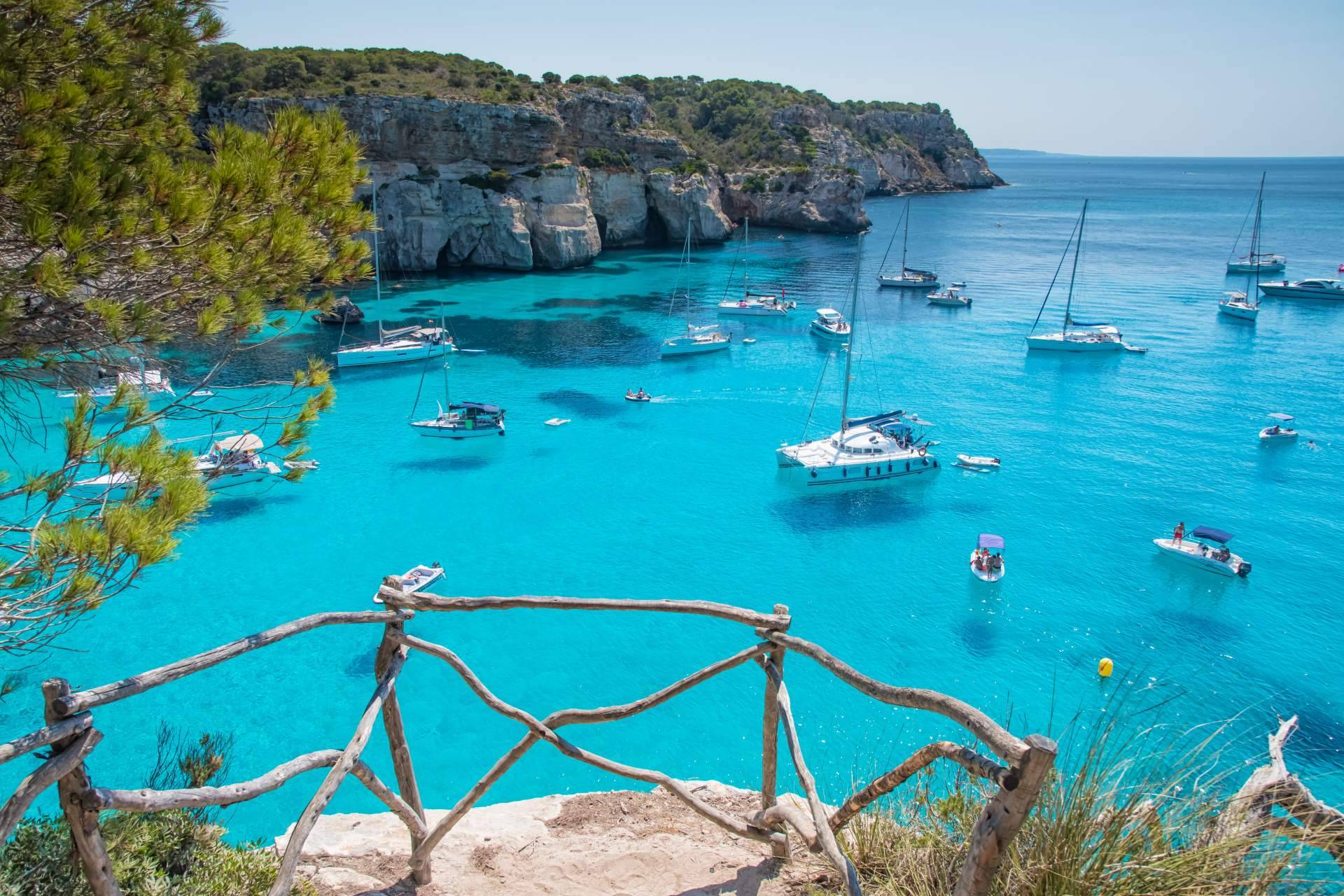 Descubrir la isla con Mar en Calma y sus excursiones en barco Menorca