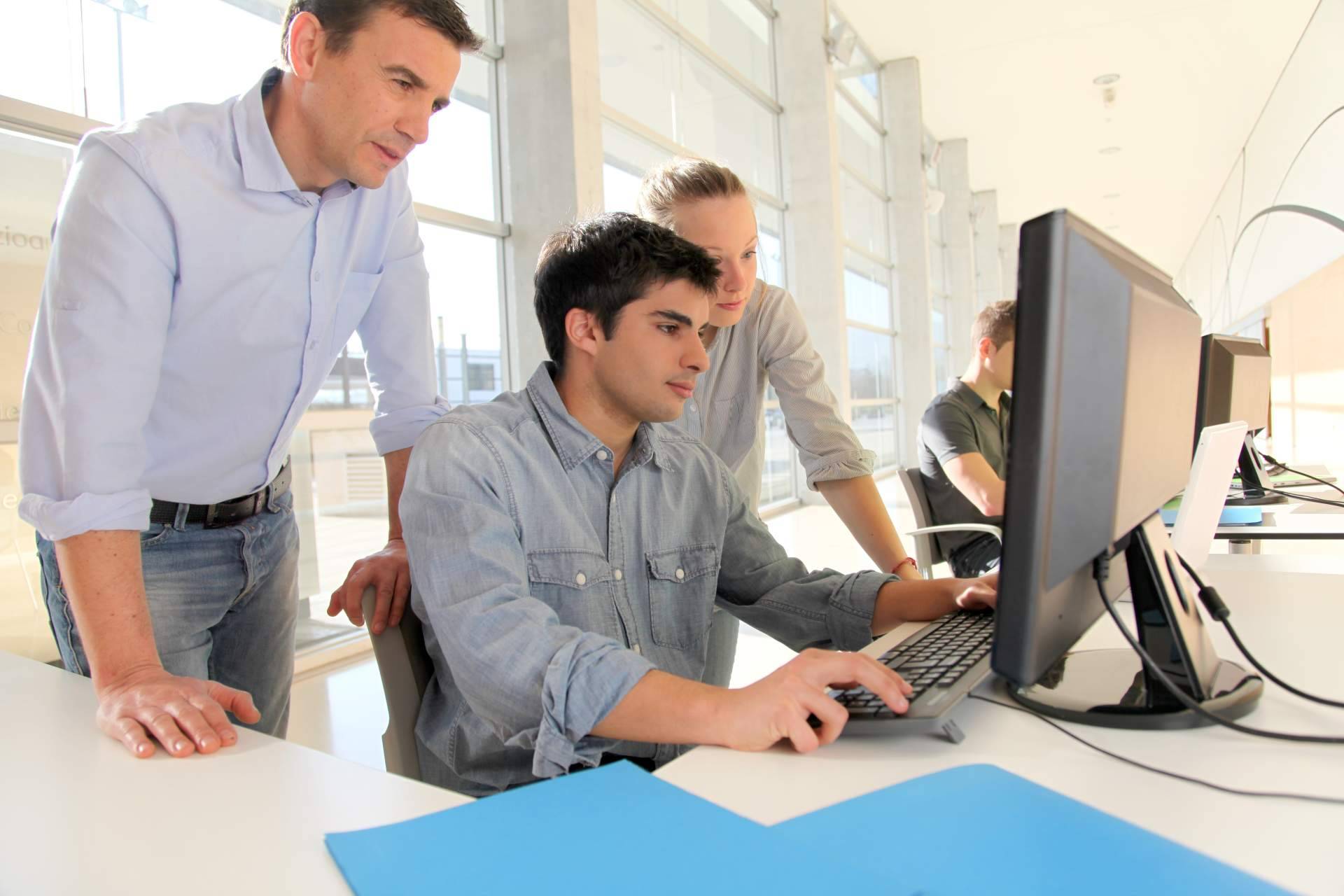 Especializarse en tecnología, garantía laboral