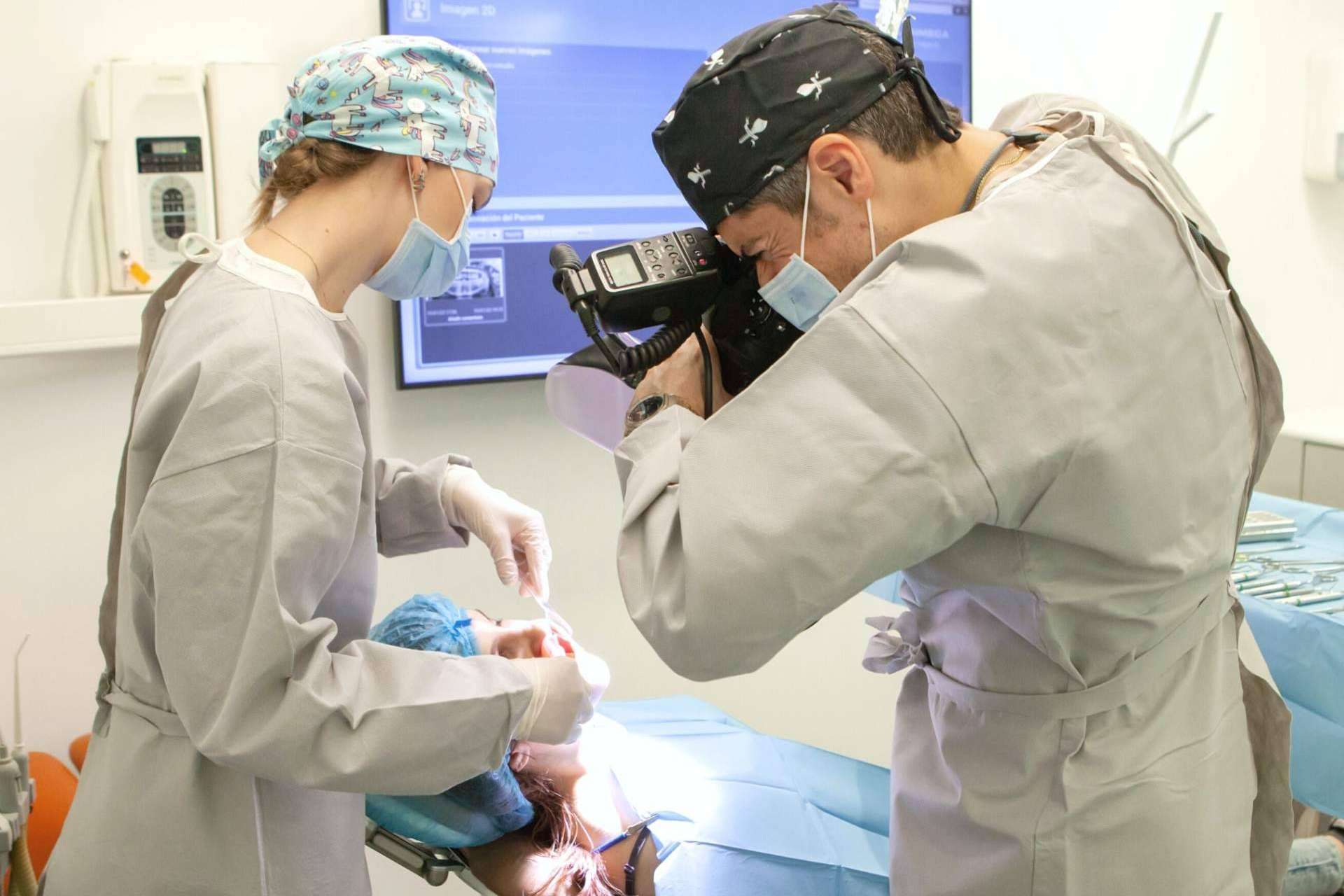 Cómo evitar la periimplantitis, con Clínica Dental Ruiz de Gopegui