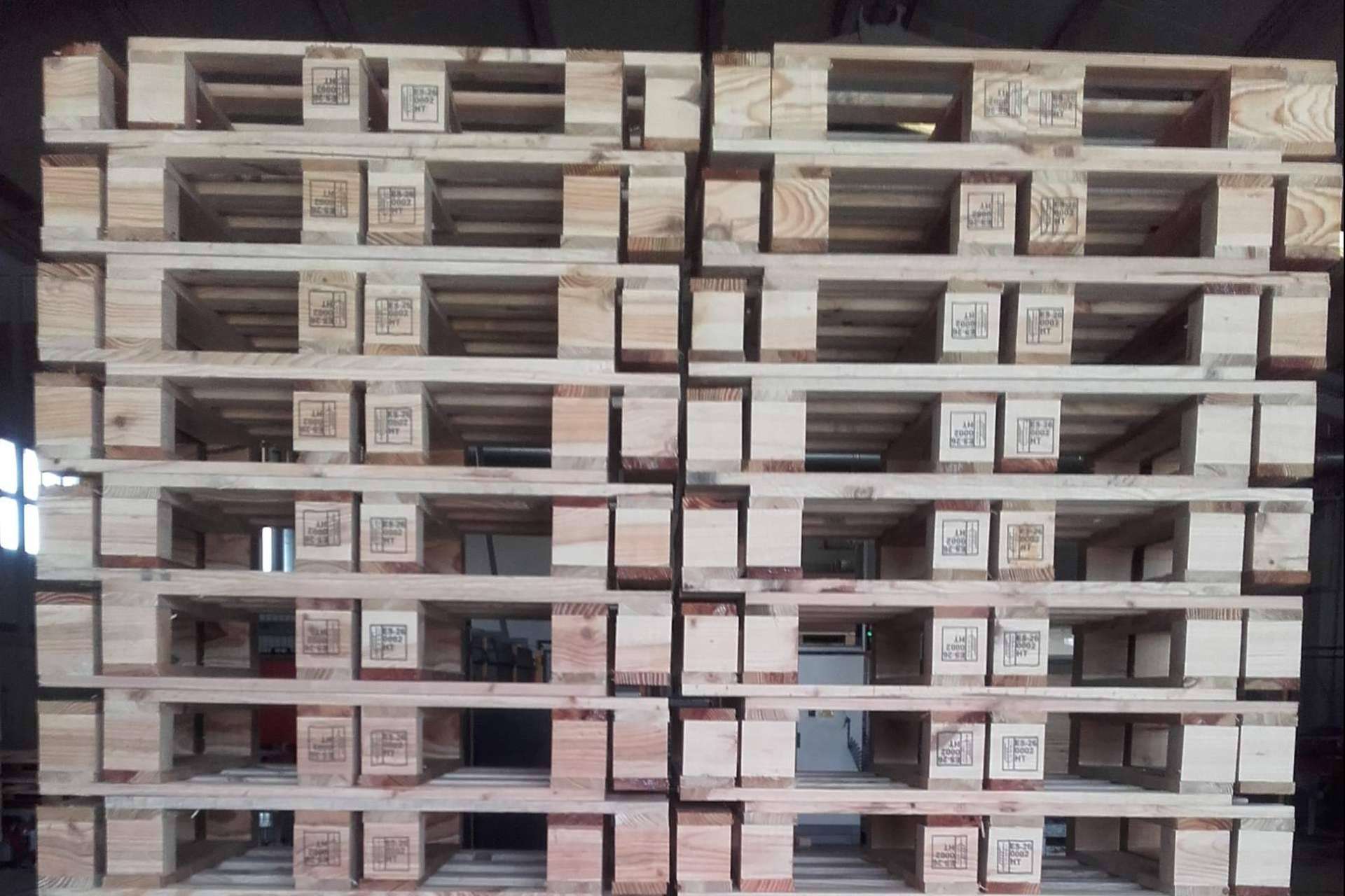 La importancia de codificar los palés con impresoras industriales
