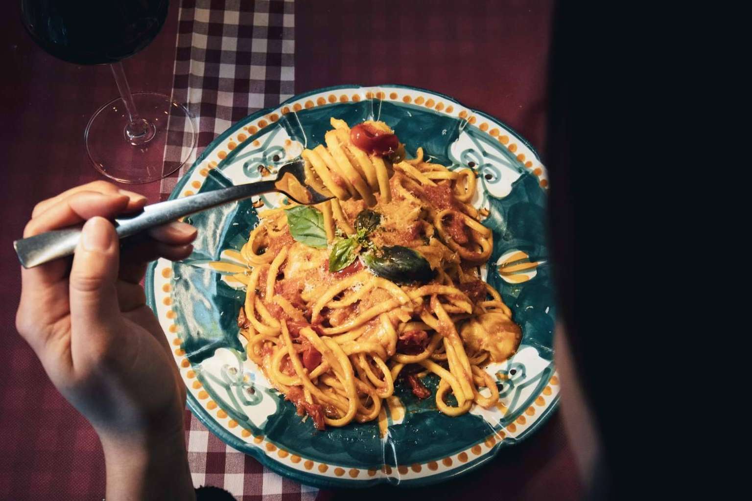 ¿Dónde encontrar un local con tradición y calidad en Barcelona? El restaurante napolitano Spaccanapoli