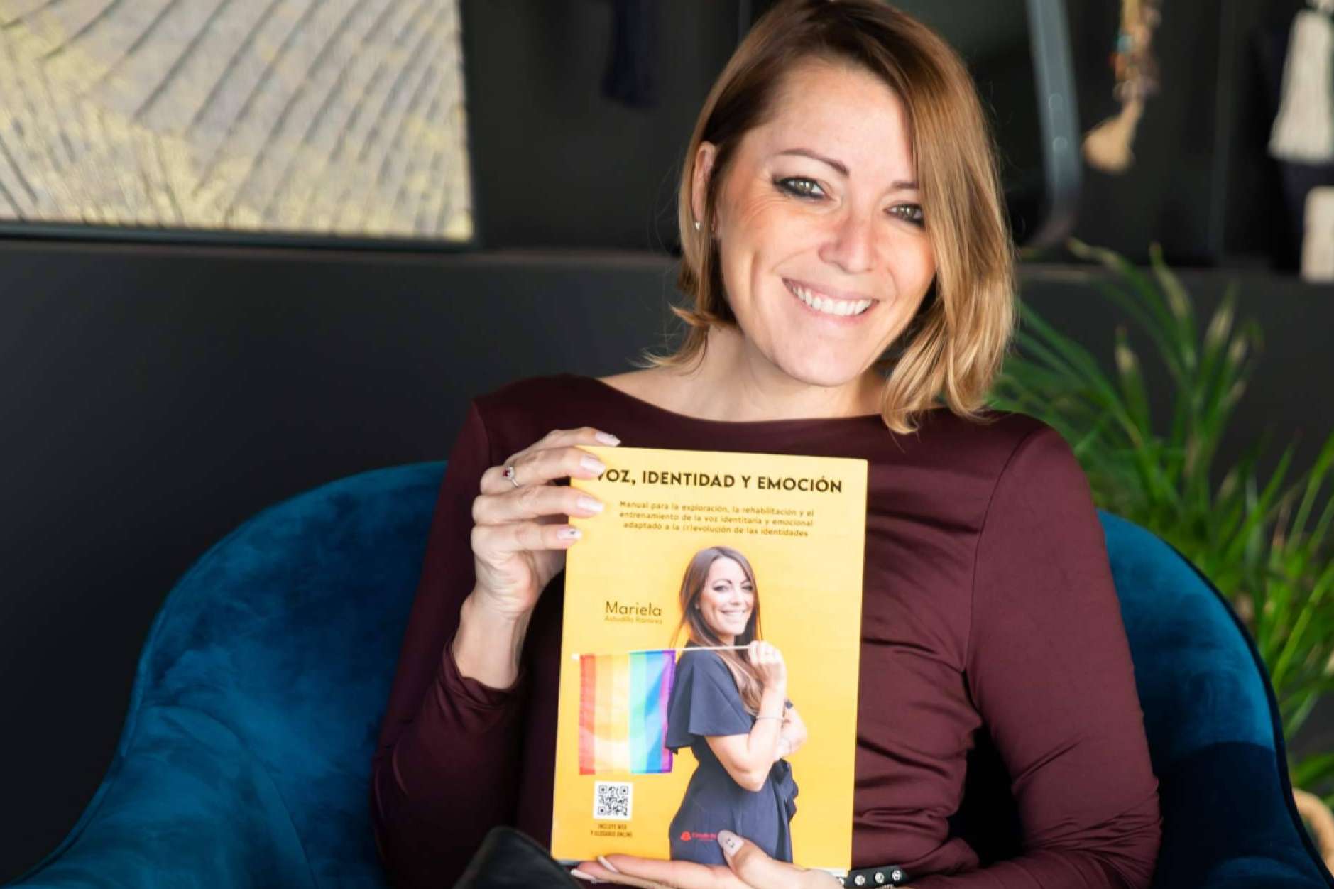 Mariela Astudillo publica un libro especializado en feminización de la voz y voz identitaria, 'Voz, identidad y emoción'
