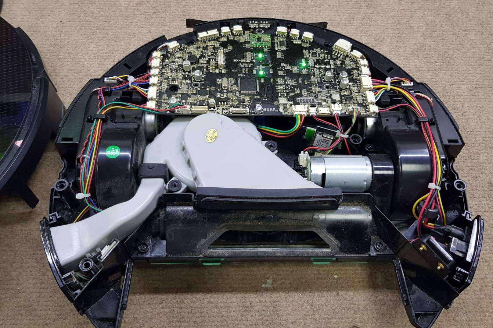 Sator Electrónica recalca la importancia de la limpieza semanal del robot aspirador para evitar averías