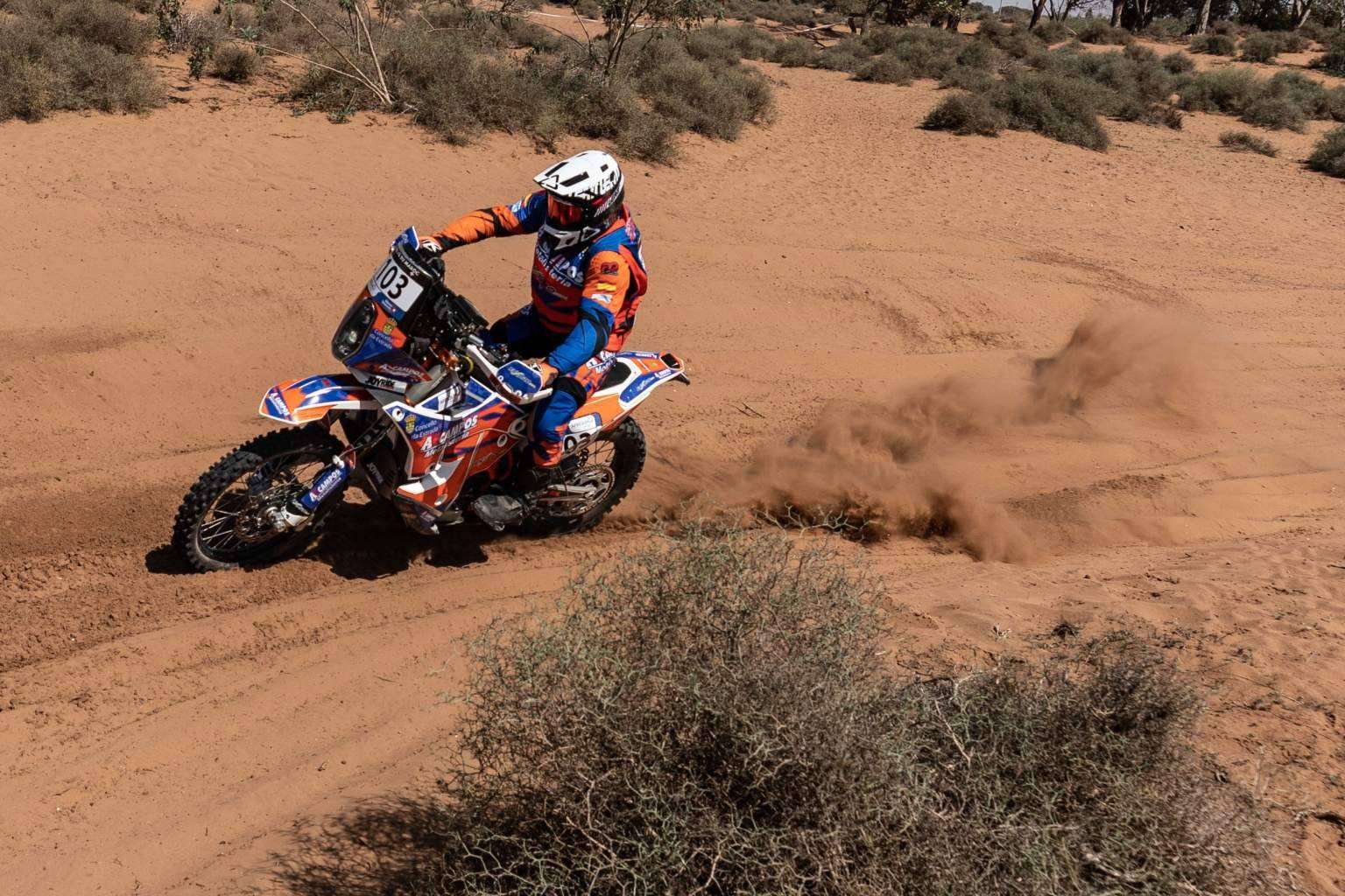 ADHESIVOSEMBARRADOS dispone de equipación para moto off road