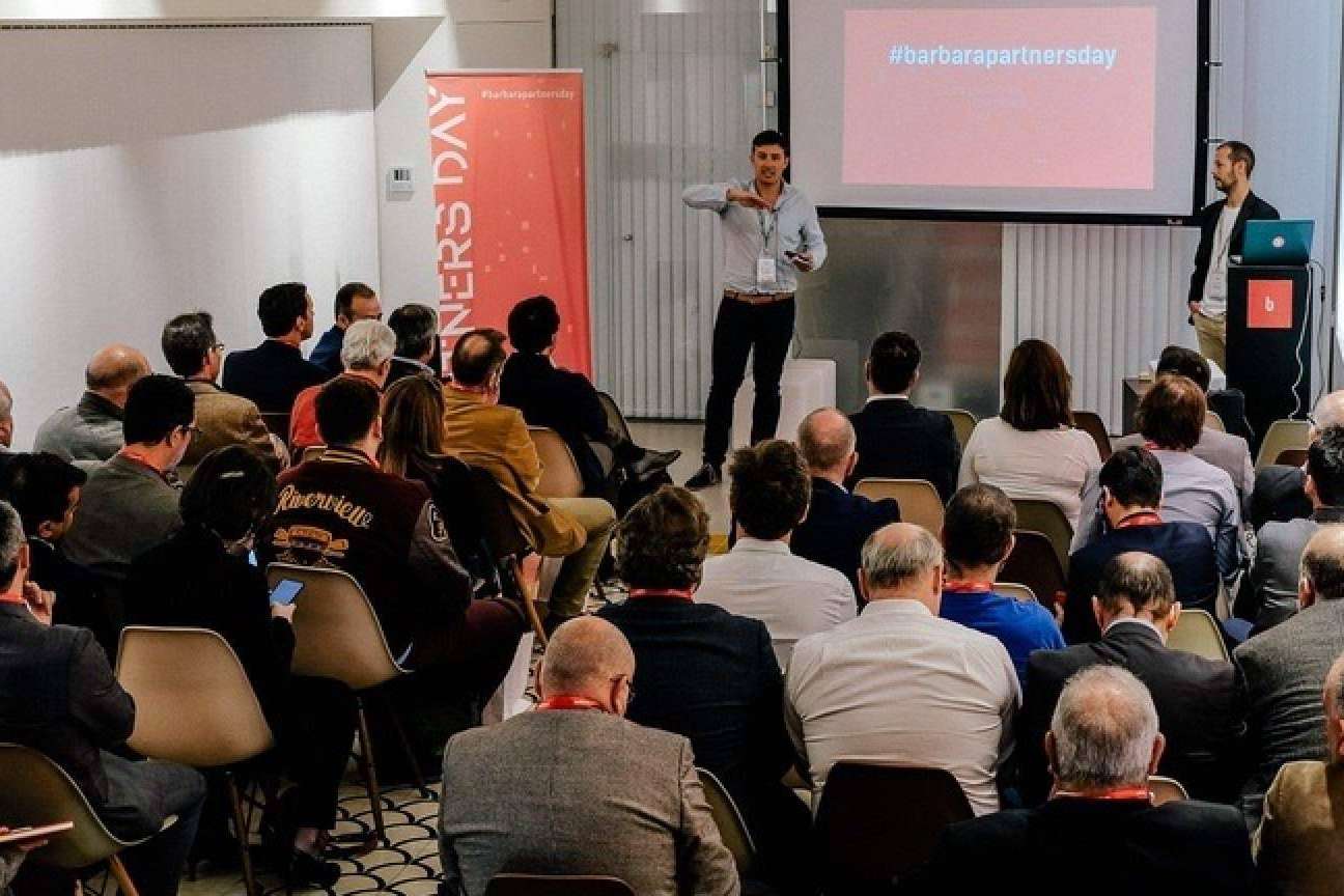 Sala para eventos y teambuilding en la sala empresarial LBK99