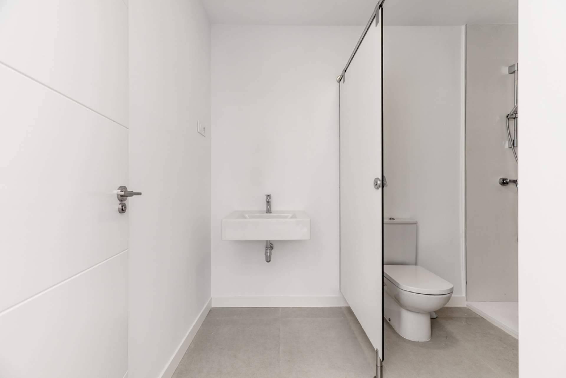 Mejorar el confort de un baño con los platos de ducha de resina y a medida de Bañoweb