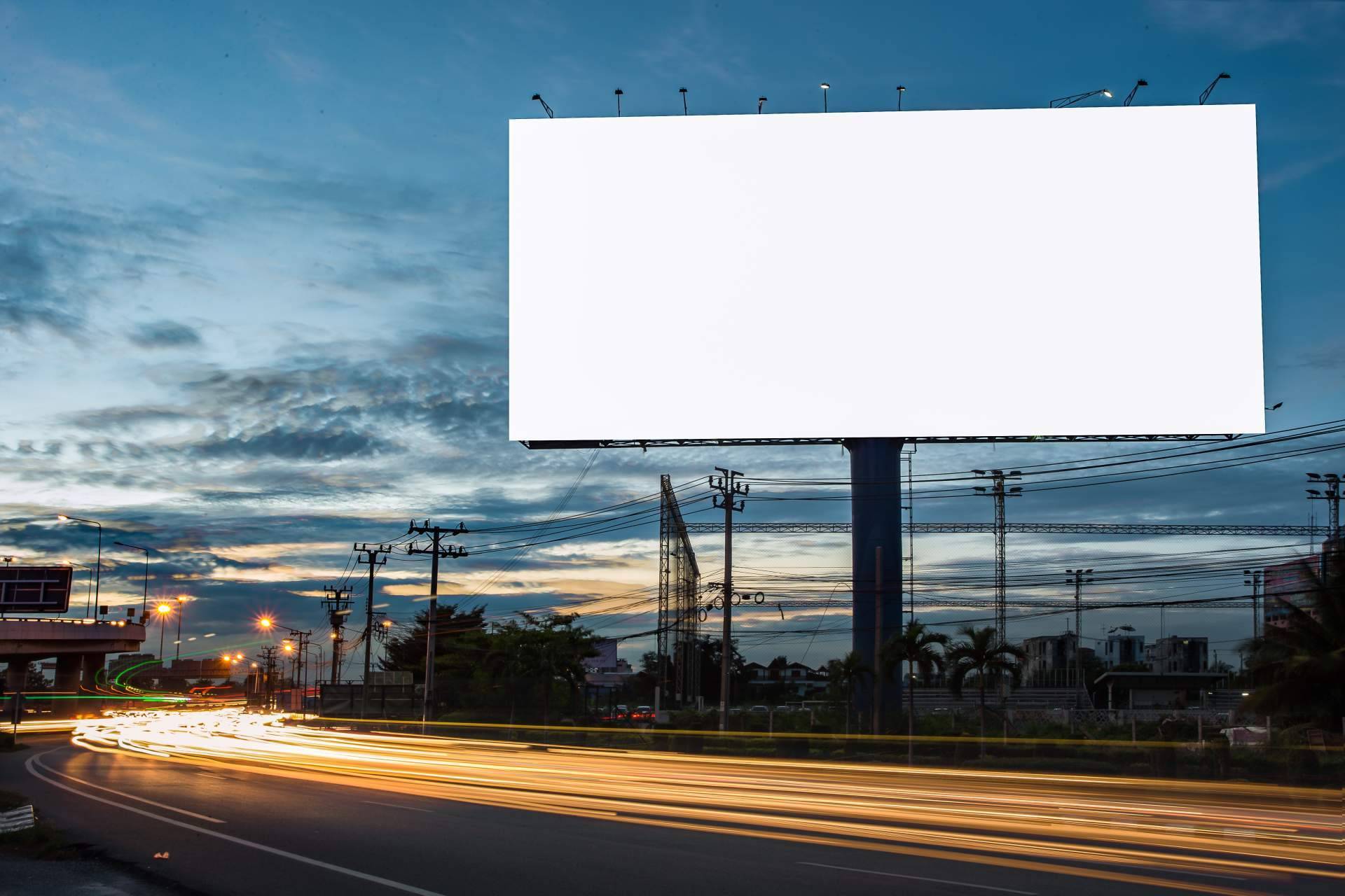 Fabricación e instalación de soportes de publicidad exterior, de la mano de Publipostes