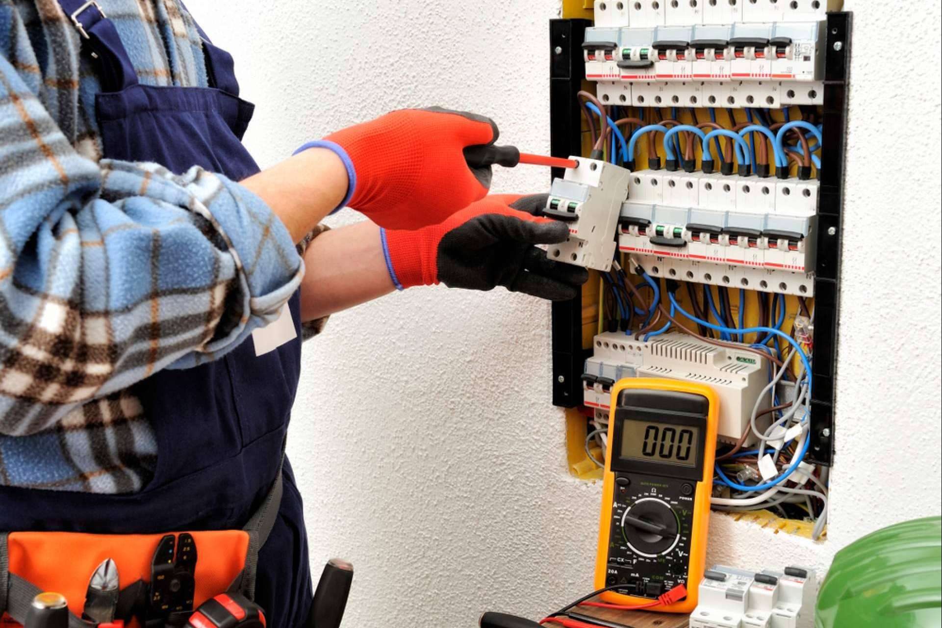 ¿Por qué contar con los magnetotérmicos C120N de Schneider?, por la empresa Cadenza Electric