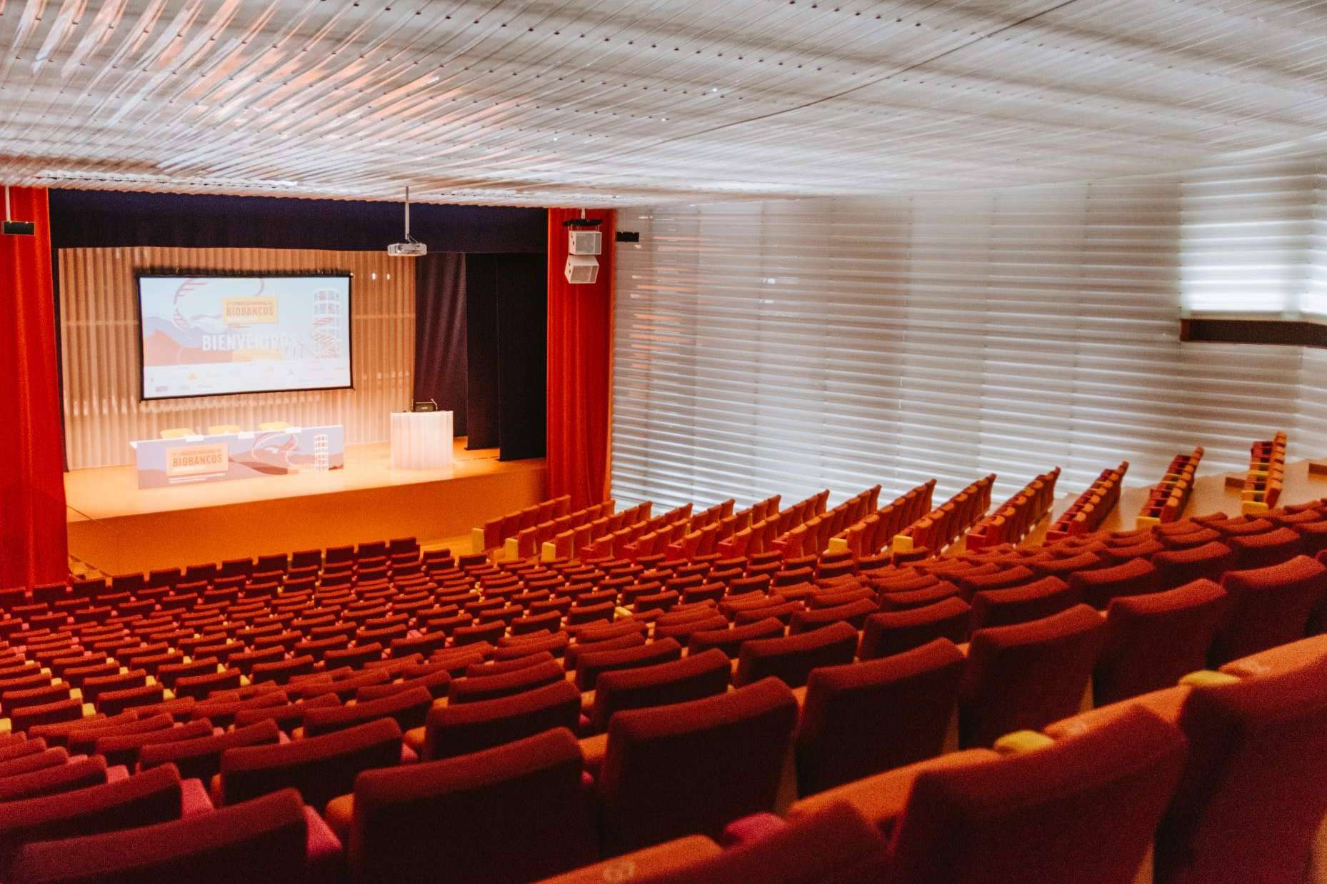 En la organización de eventos corporativos, El Batel es un auditorio Cartagena que fusiona confort y vanguardia