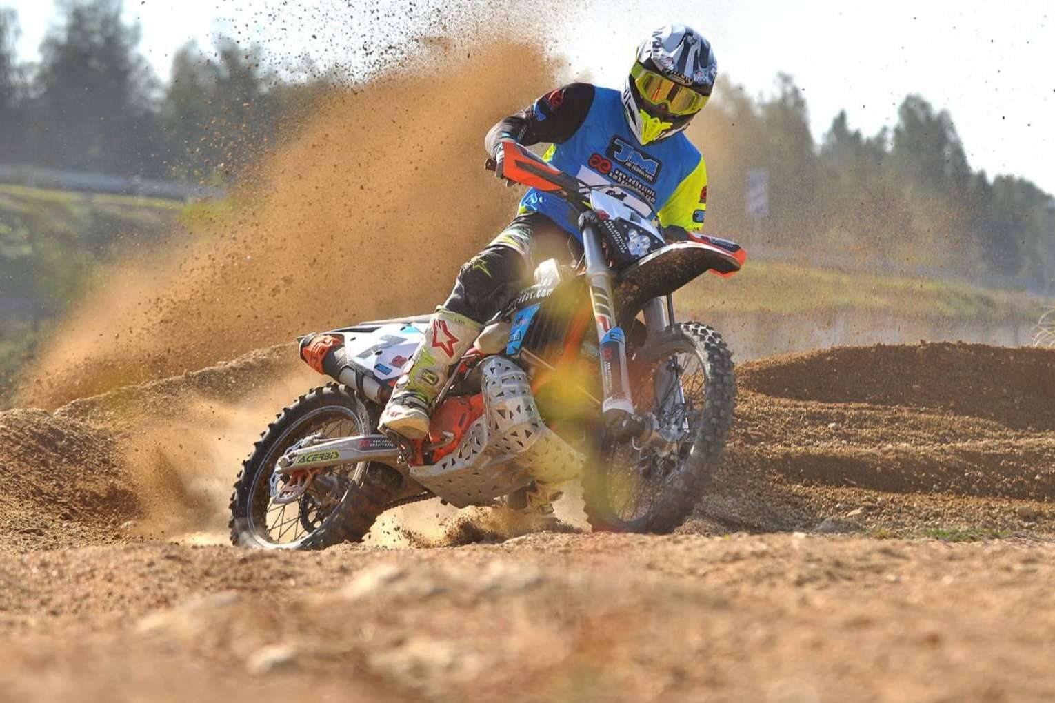 ADHESIVOSEMBARRADOS ofrece plásticos y adhesivos para motos offroad