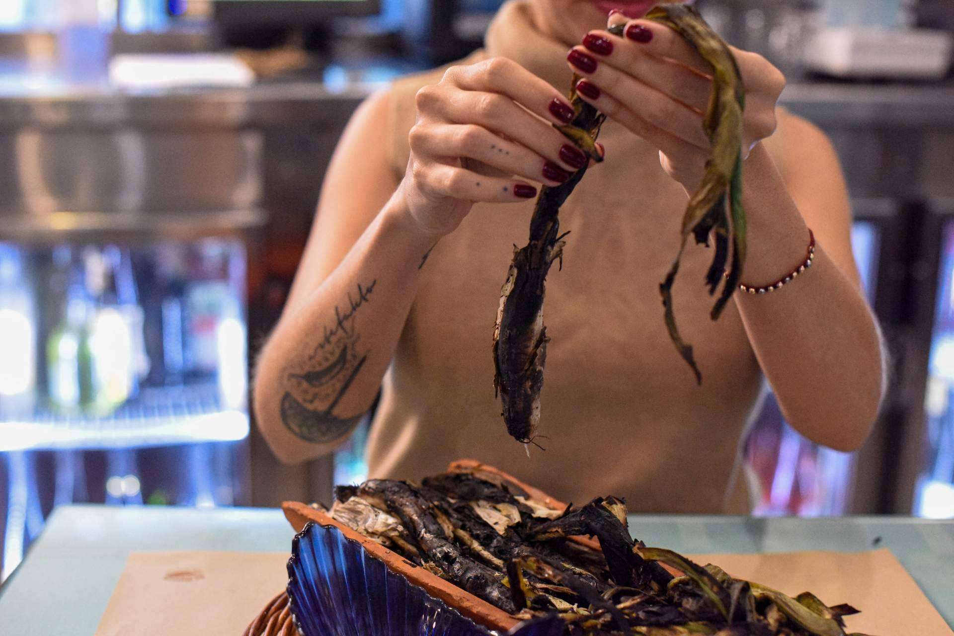 Una de las mejores calçotades de la Barceloneta la ofrece Pasa Tapas