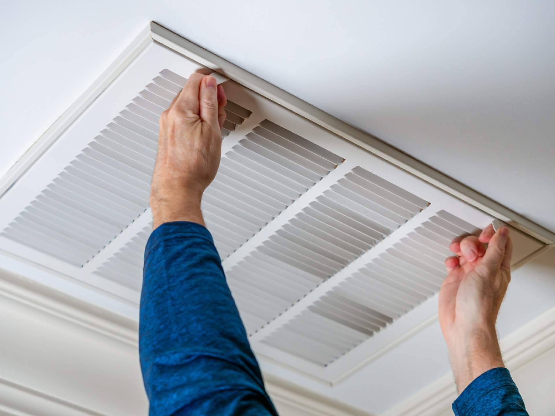 Trinidad Contractor Services se especializa en la limpieza de aires acondicionados
