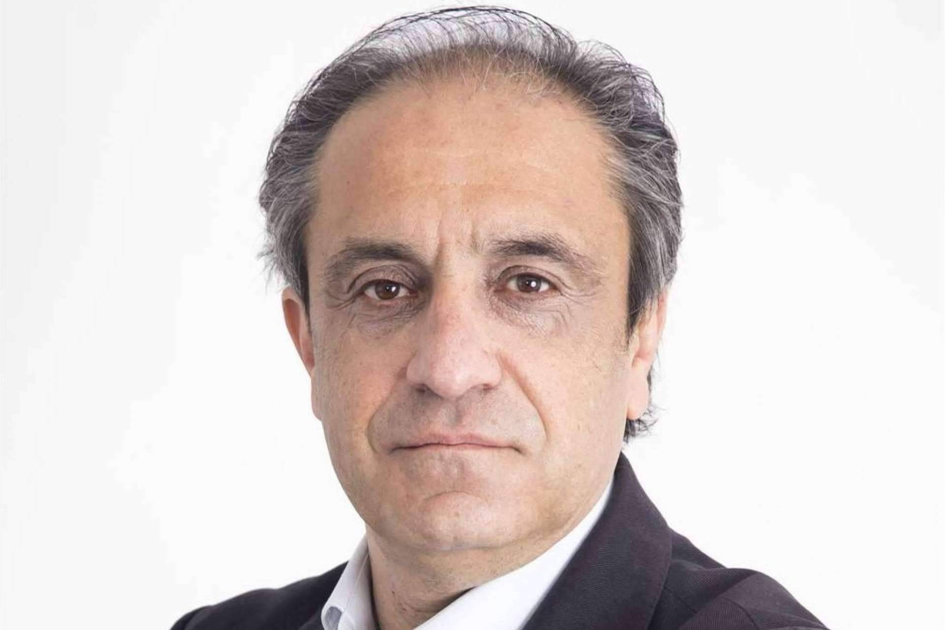 Tino de la Torre invita a instalarse en una 'tertulia eterna'