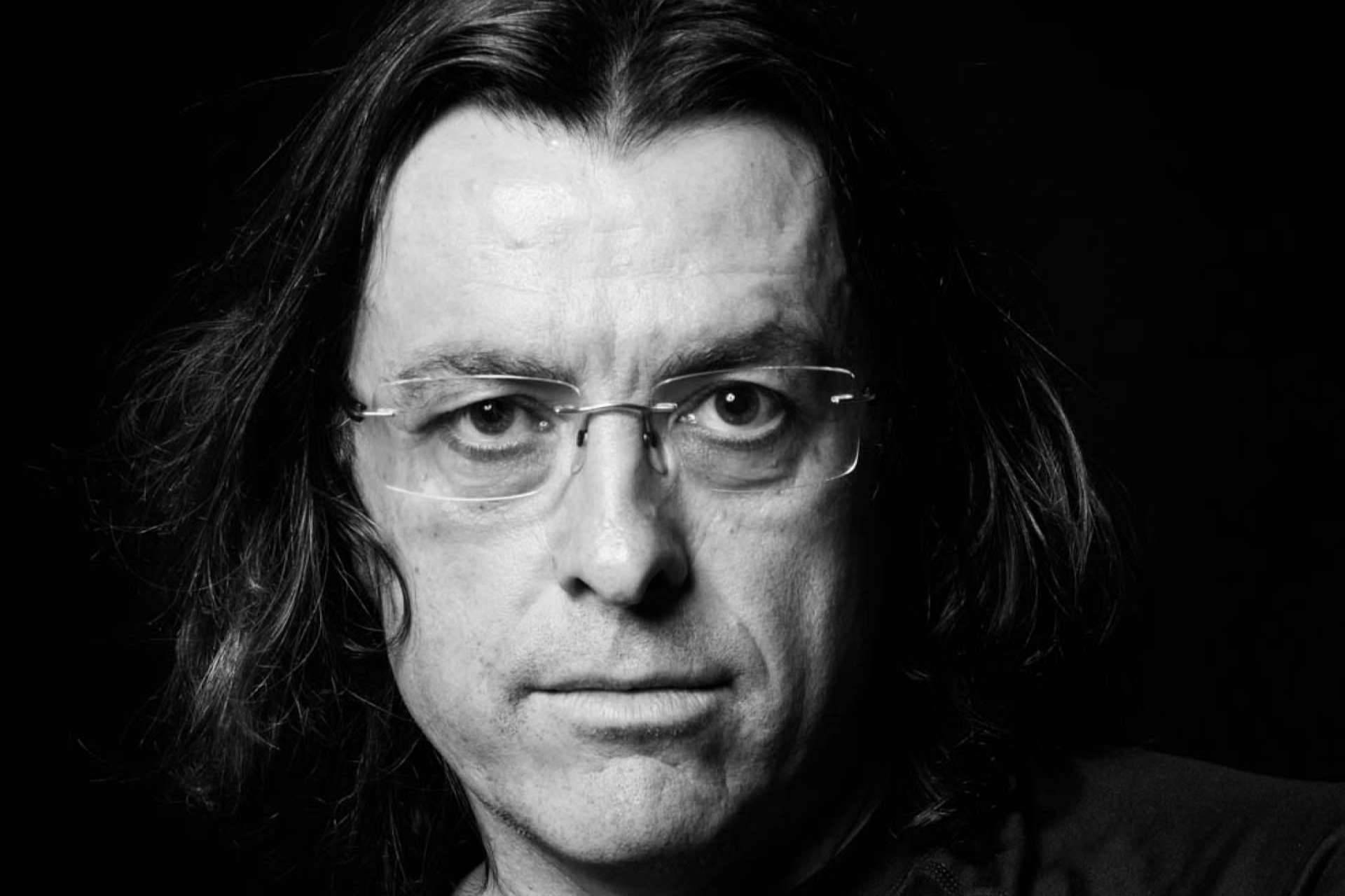 José Antonio Aguado González publica ‘Mujeres y silencio’, una obra de teatro que sirve de denuncia contra la violencia machista