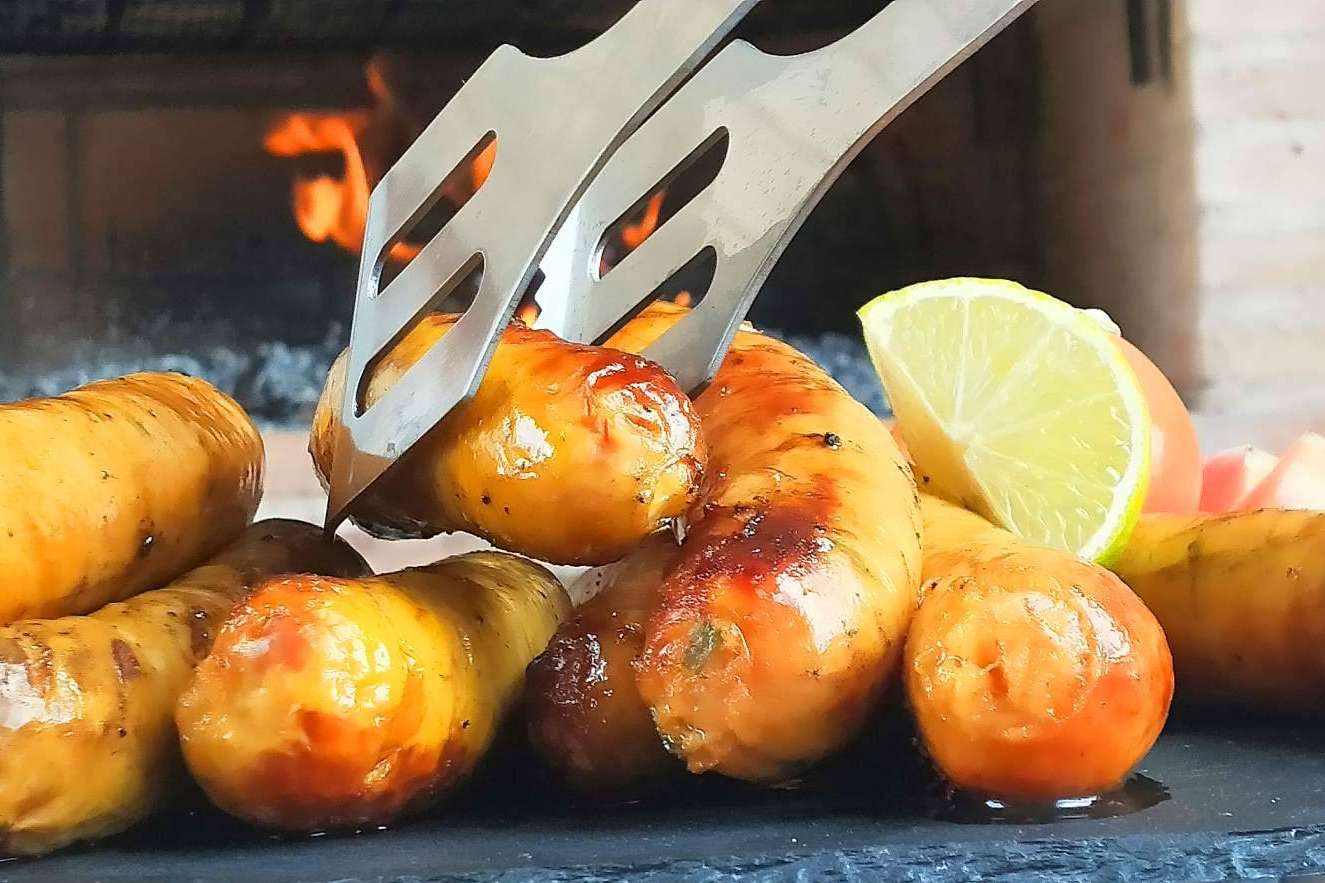 La auténtica delicia de chorizos colombianos disponible en España de la mano de D'Carnilsa