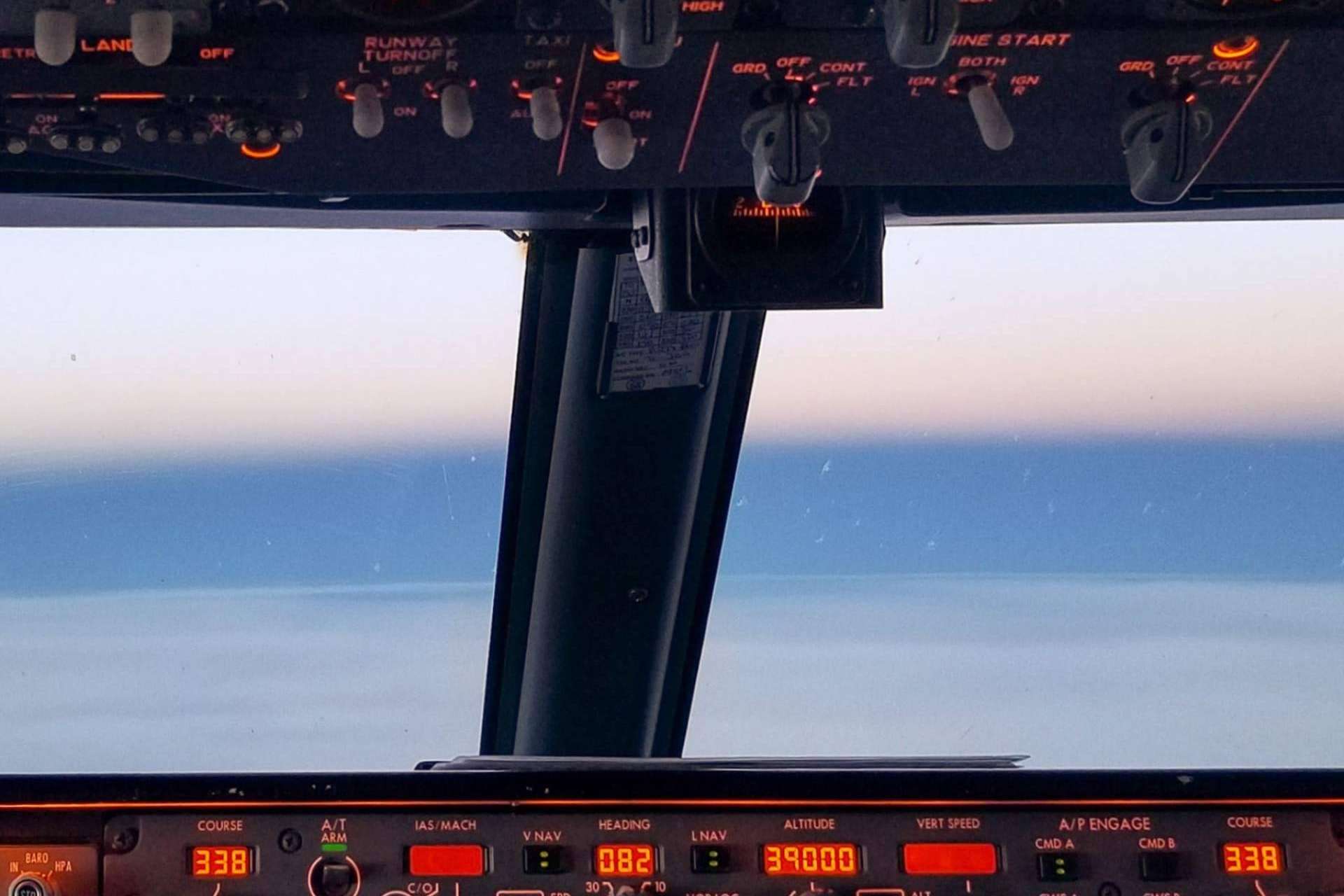 Formación con el simulador de vuelo Boeing 737-800 en el centro de entrenamientos de Madrid