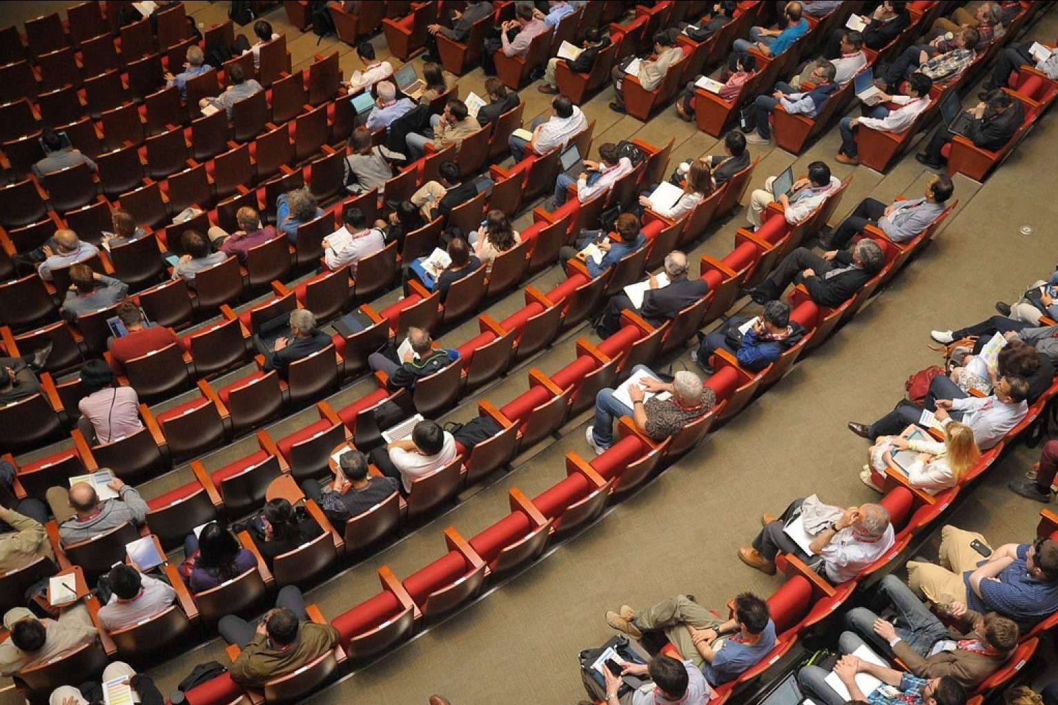 AB Grupo, el servicio de azafatas de congresos en Madrid