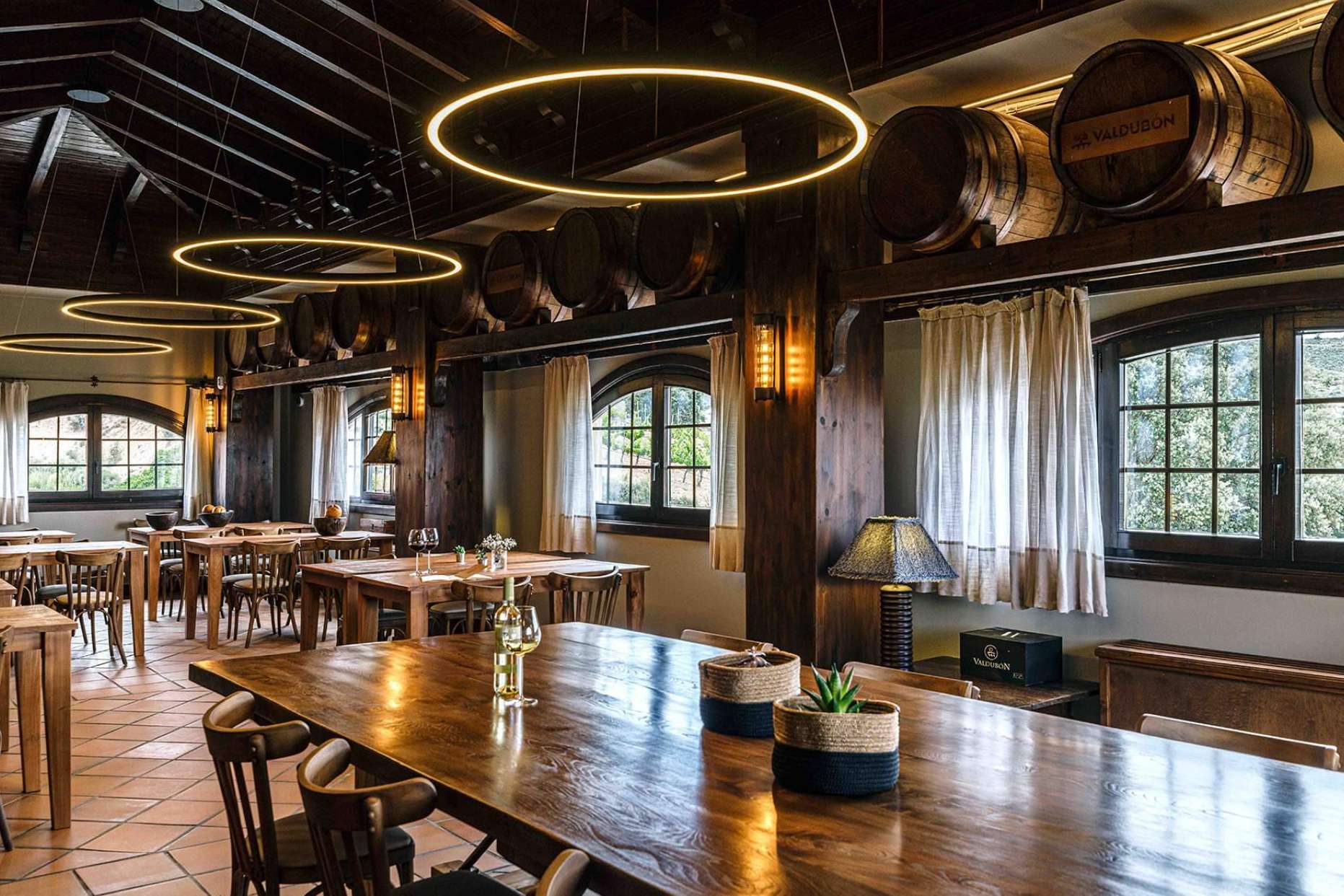 Ventajas que ofrece INDAStudio con su servicio de interiorismo de bodegas y espacios de enoturismo