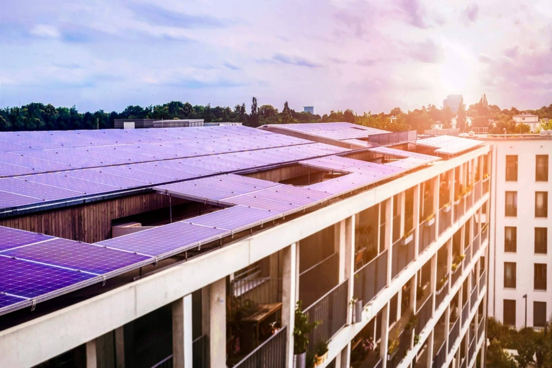 Las principales barreras de implantación de instalaciones fotovoltaicas en edificios de viviendas, por Xavier Palacios