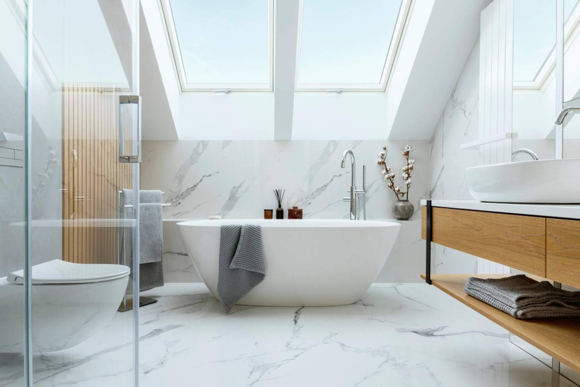 ¿Cuándo elegir muebles de baño suspendidos o con patas?, por Bañoweb