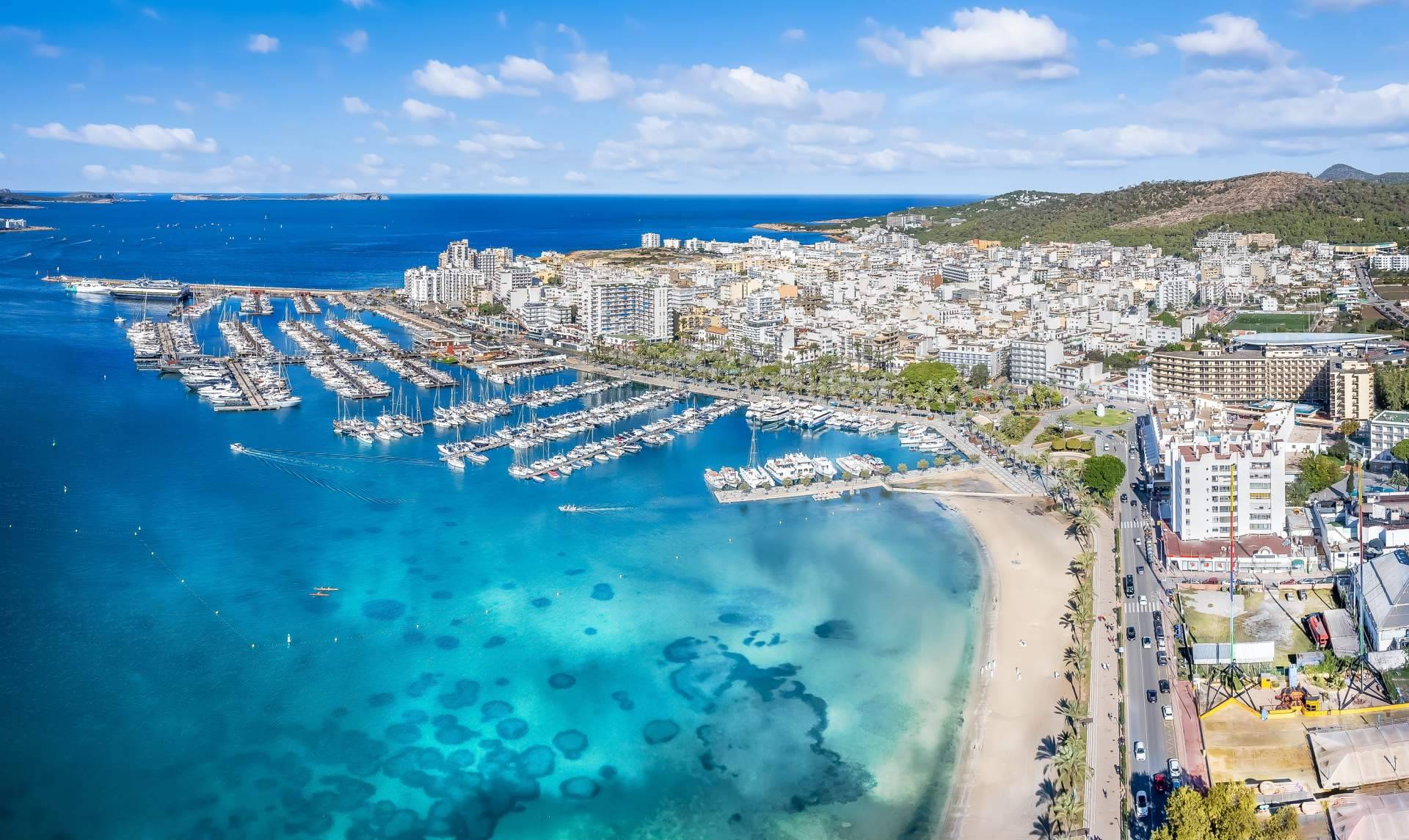Ganar un viaje a Ibiza o un iPhone 15 participando en el sorteo de American Language Academy en TikTok e Instagram