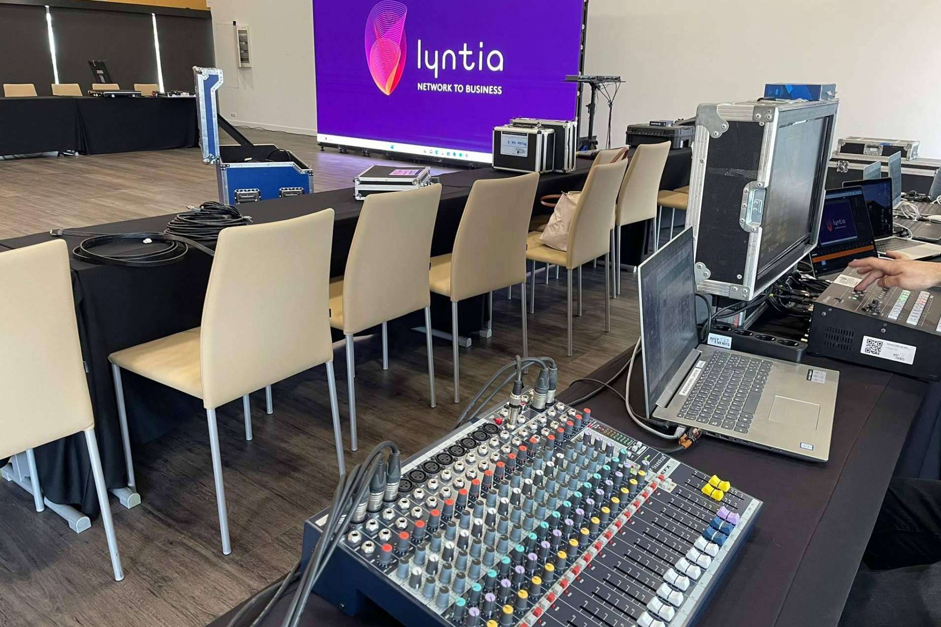 Impulsar un evento con el alquiler audiovisual en Barcelona e Ibiza