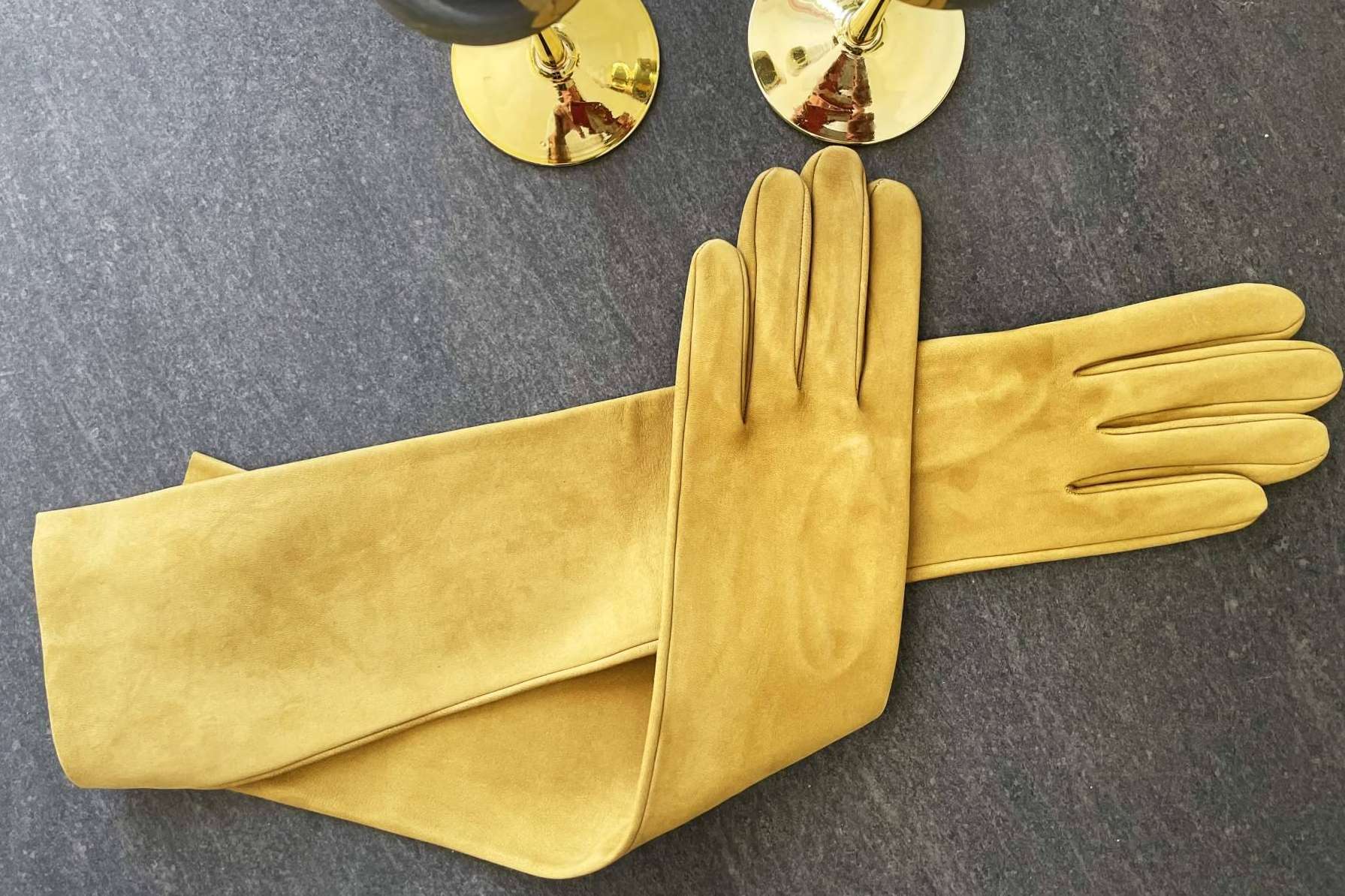 Guantes de ceremonia, elegancia y sofisticación para bodas y comuniones