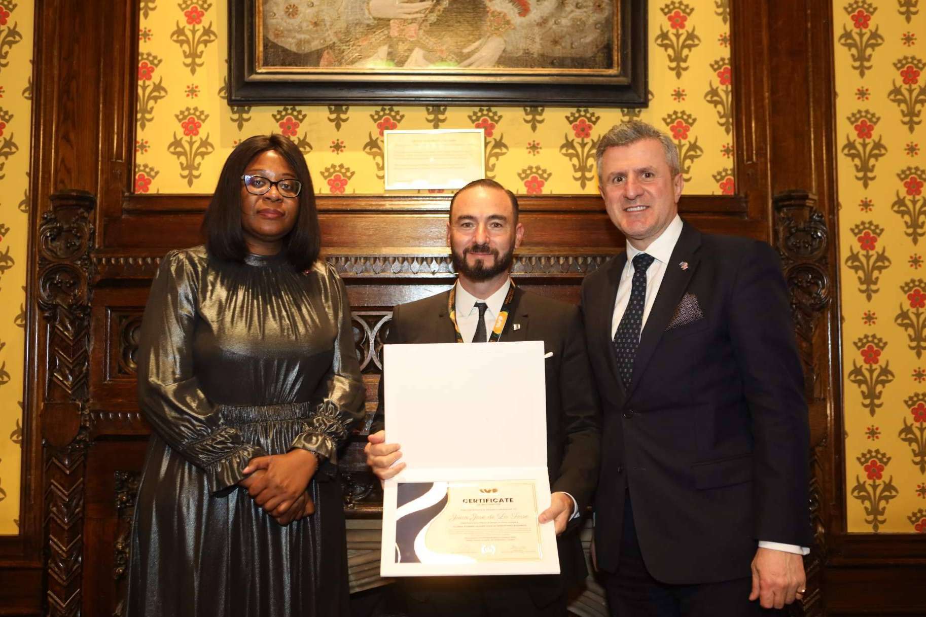 El premio Disrupting Business reconoce el trabajo de Juan José de la Torre