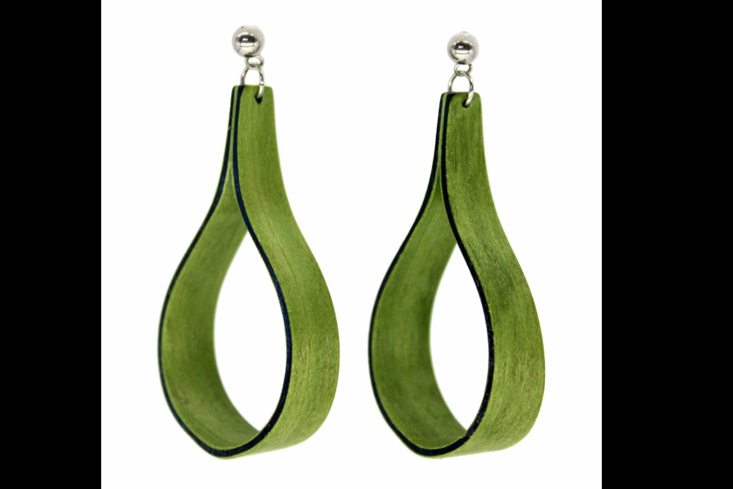 Consejos para elegir pendientes de madera según el tipo de escote, por Accesorios de Madera Joyas