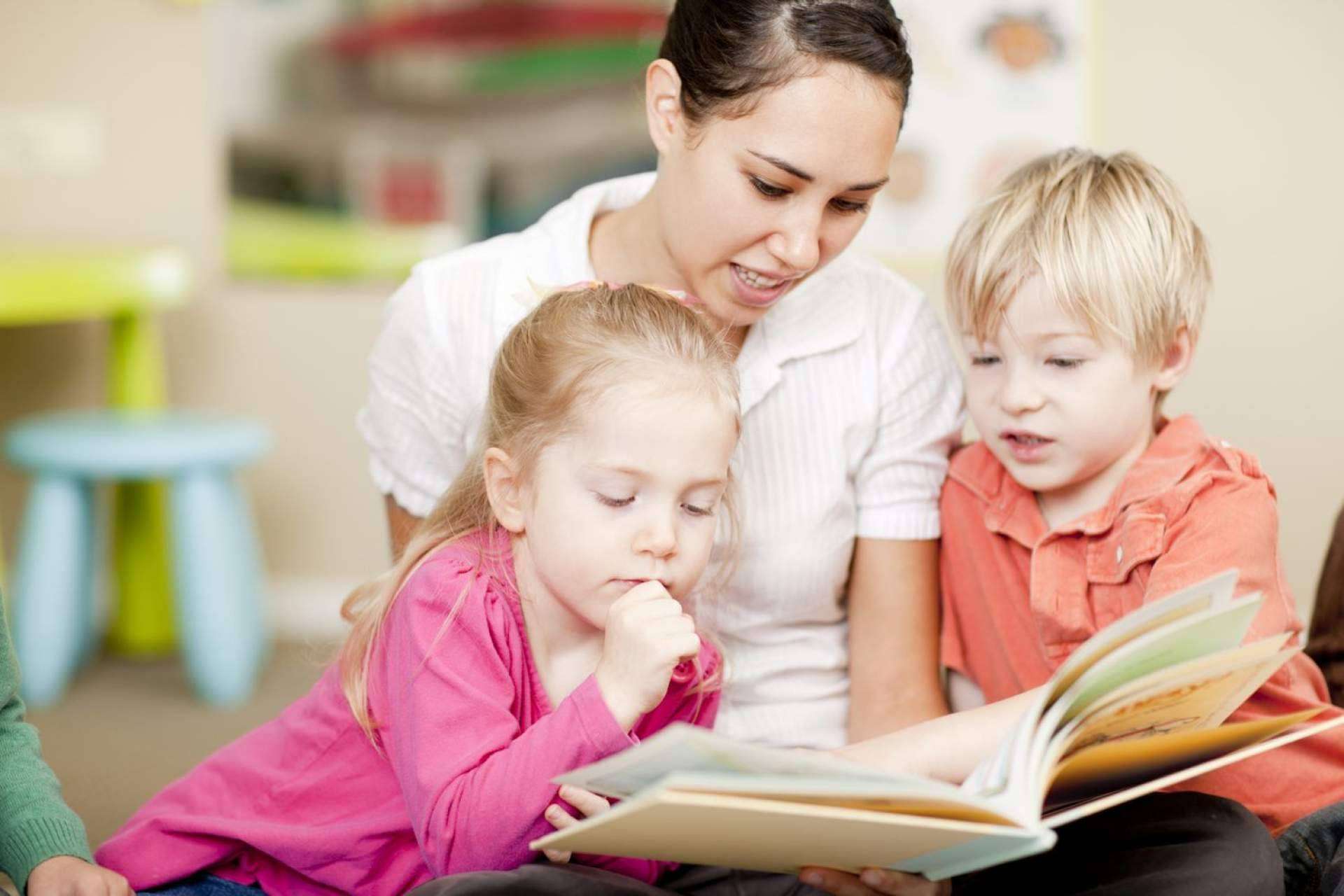 ¿Dónde encontrar sustitutos para cuidar y educar a los niños en el verano?