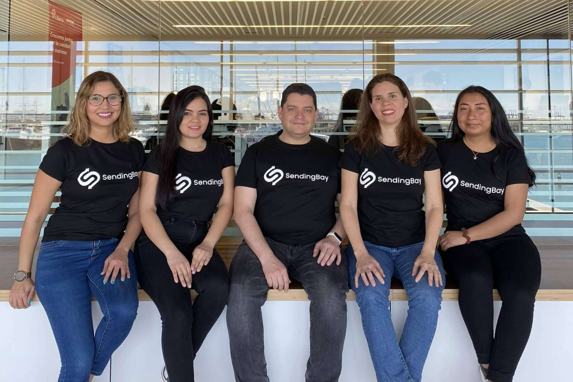 SendingBay ofrece acceso a múltiples proveedores de logística con atención personalizada