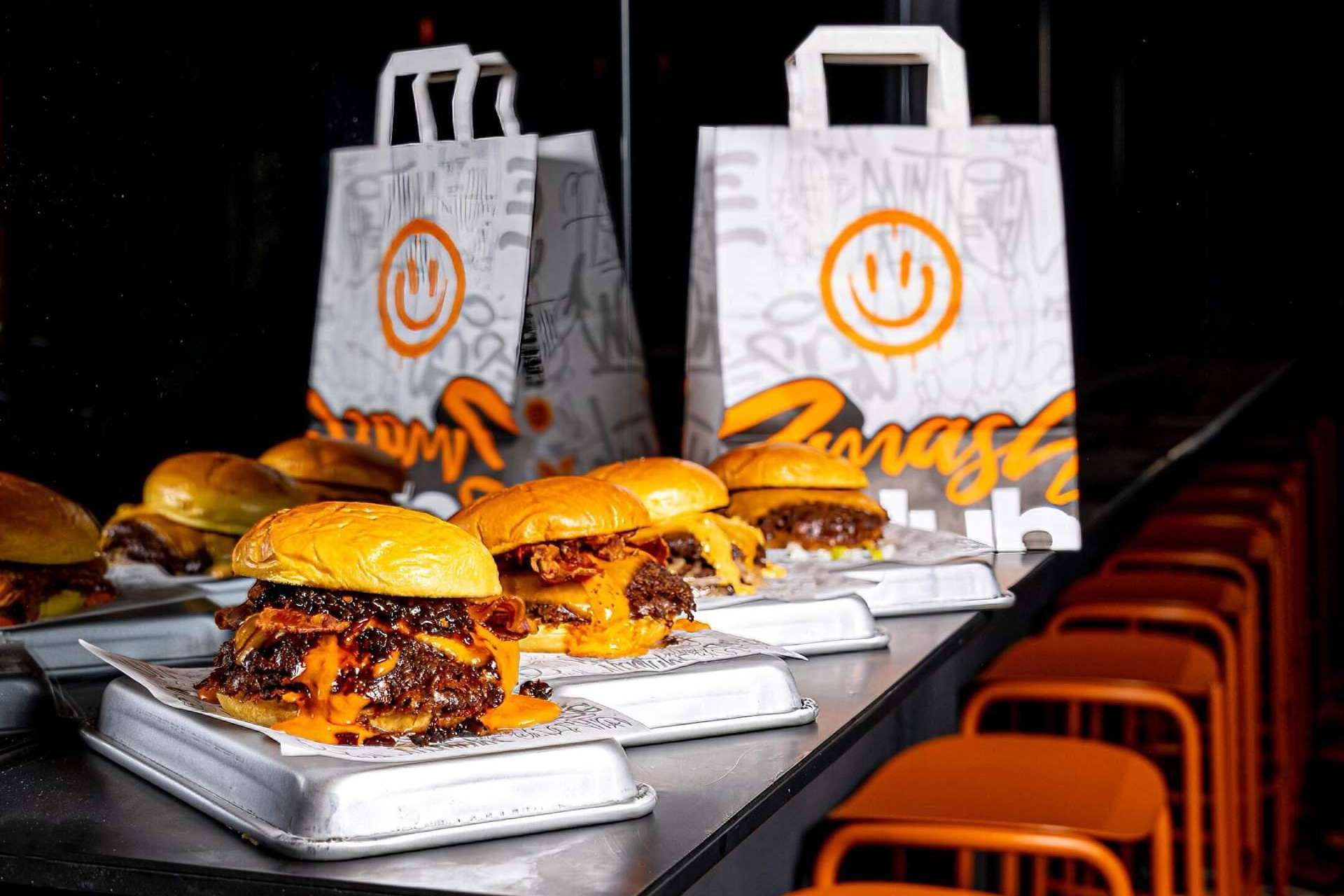 Llega a Madrid Smash Club By Briochef, un punto de encuentro para los amantes de las hamburguesas Smash