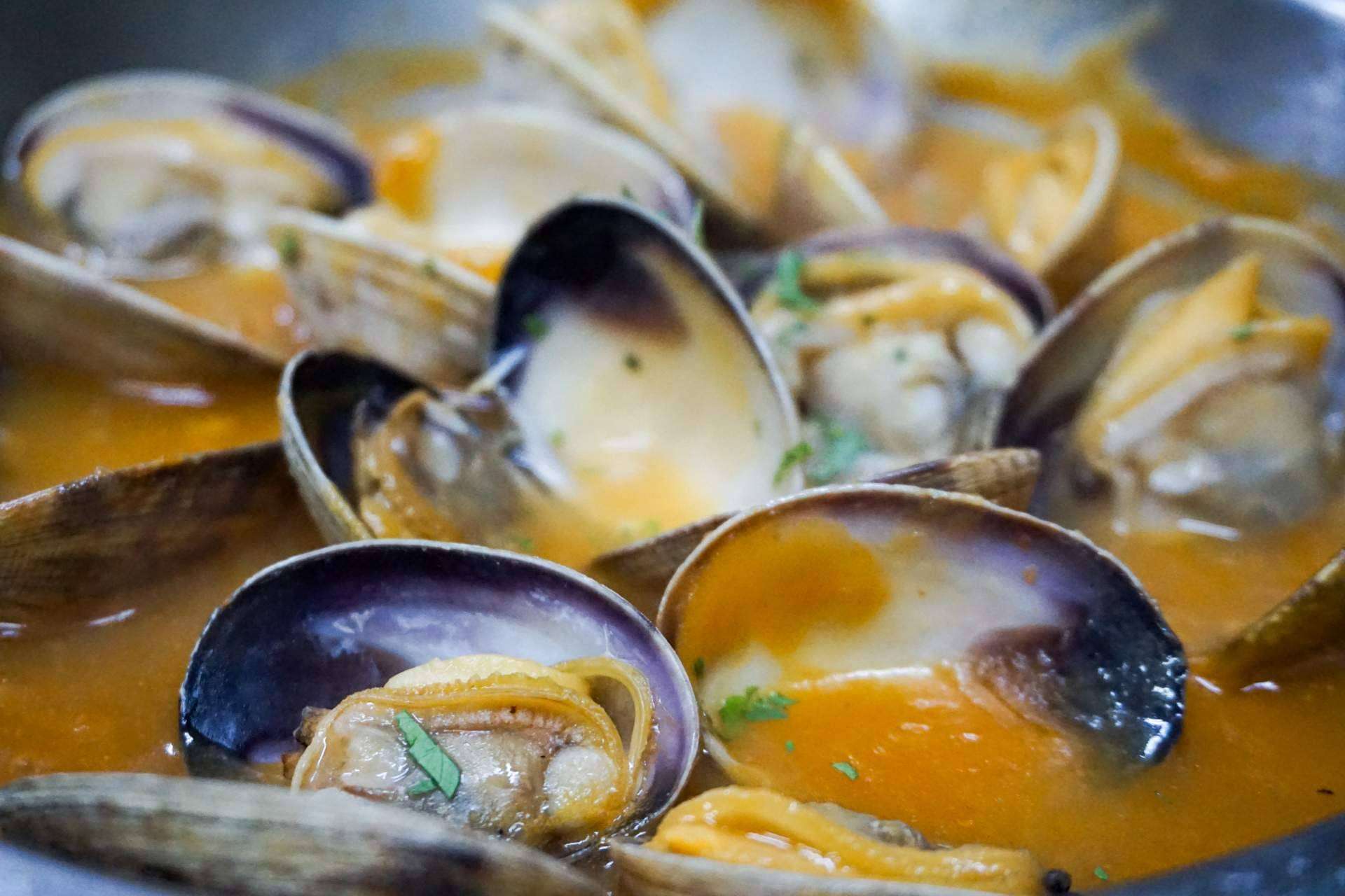 La taberna vasca que nadie se puede perder en Madrid, con los platos de toda la vida