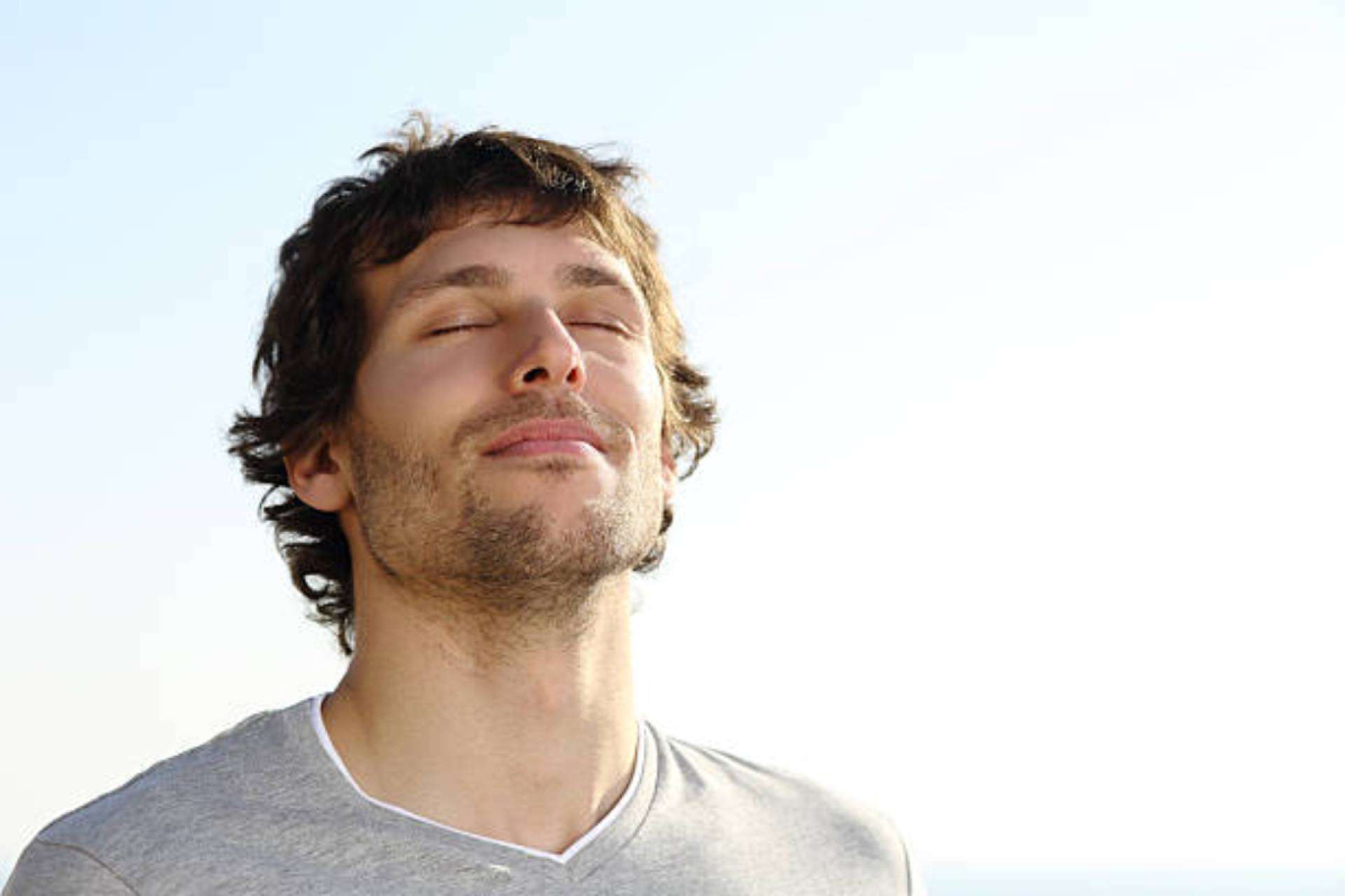 El breathwork incluye distintas técnicas de respiración para aliviar los síntomas del estrés, ansiedad y depresión