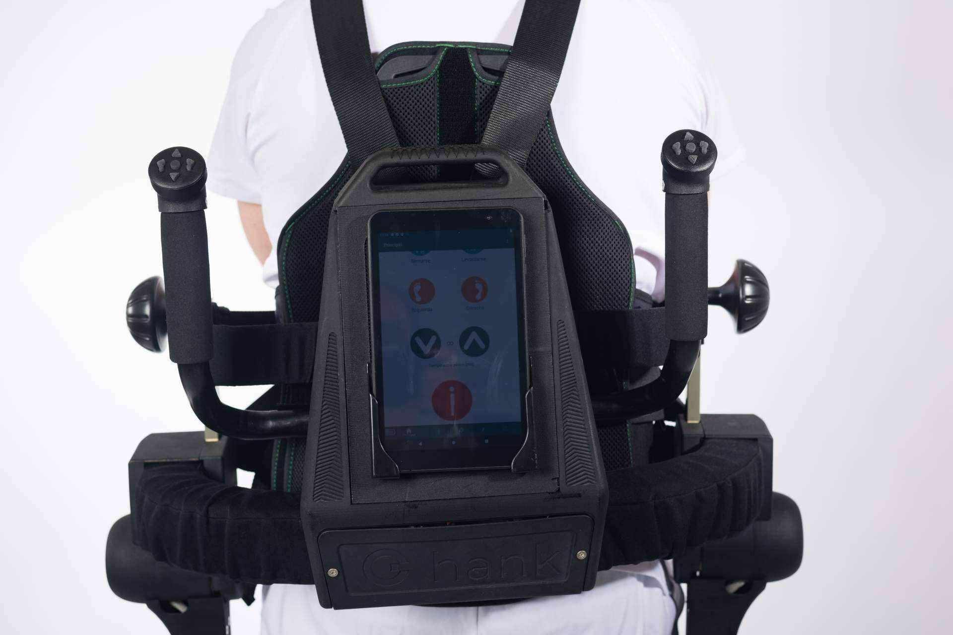 Un paciente parapléjico recupera movilidad y calidad de vida gracias a las terapias con exoesqueletos de MOVEX CLINICS
