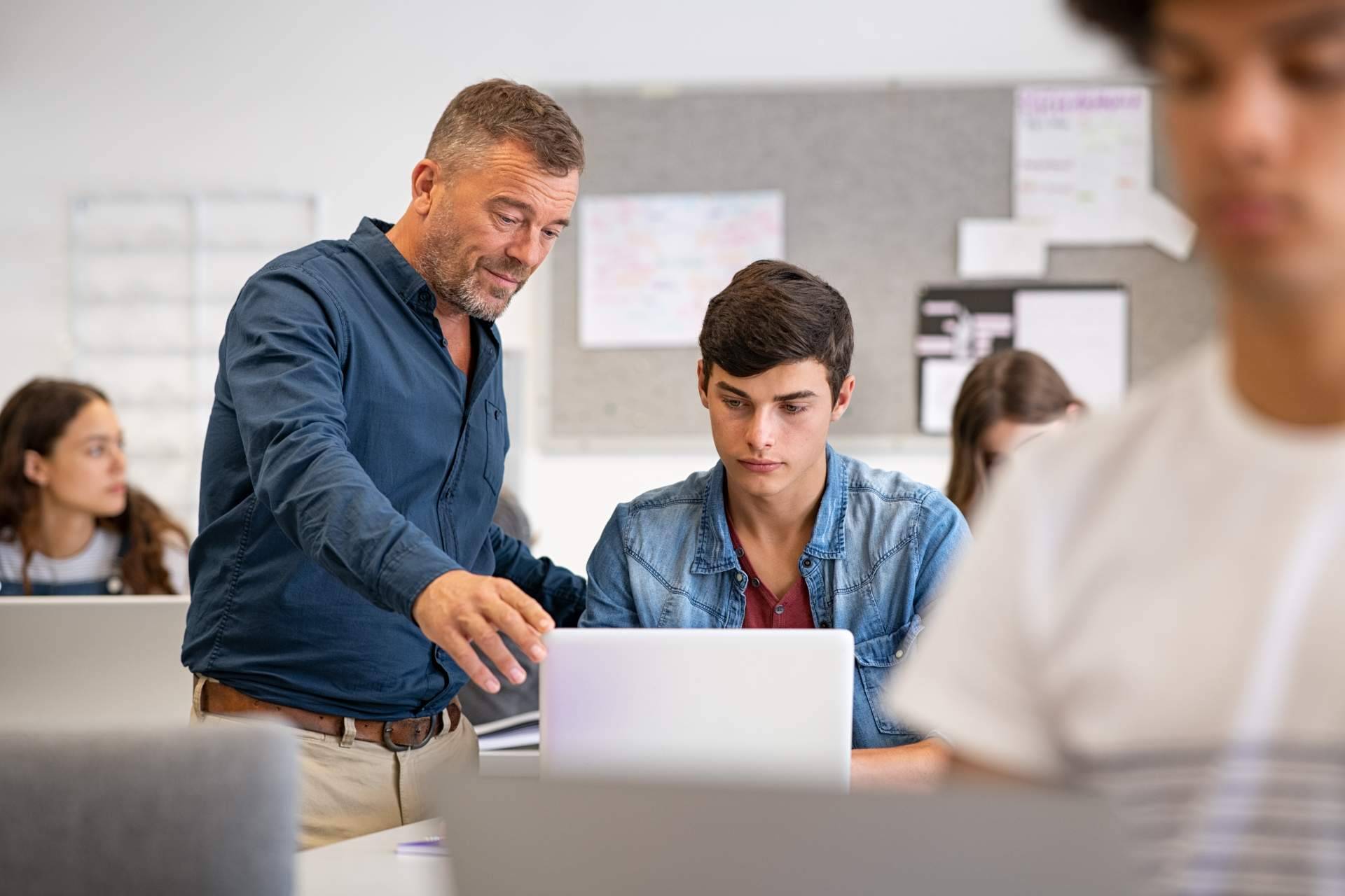 ESIE forma a los futuros líderes empresariales con profesores que poseen una sólida experiencia profesional