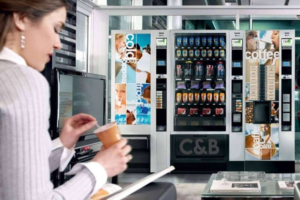 Las máquinas de bebidas frías de C&B Señor son una opción rentable para empresas y locales comerciales
