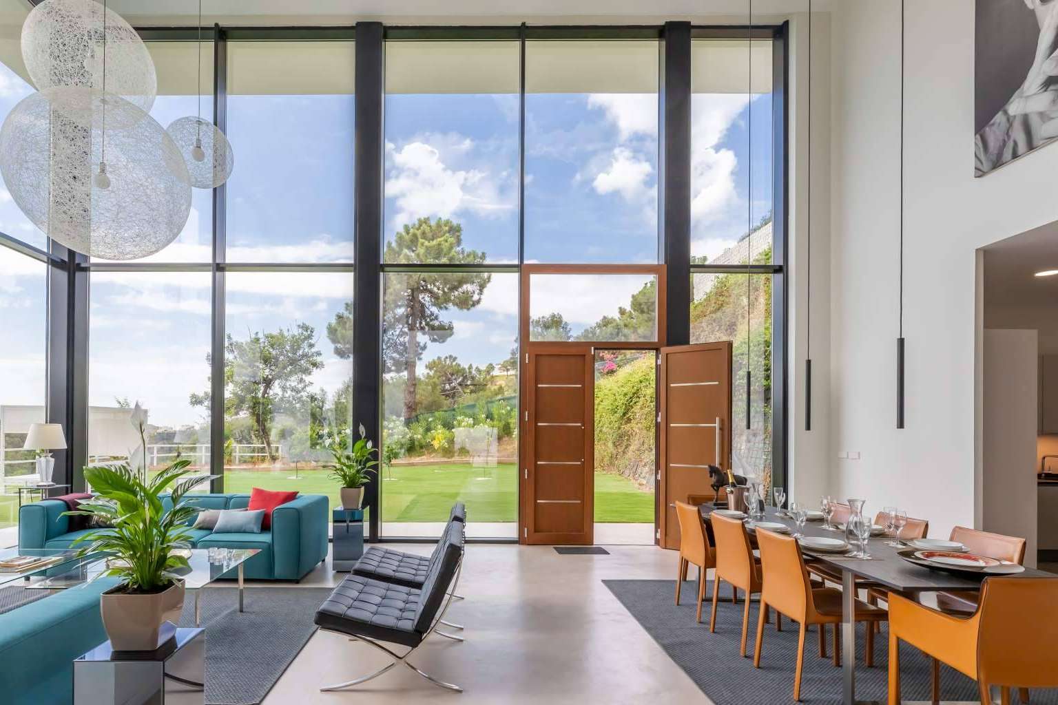 Petr Kminiak conecta con el mundo espiritual para sanar espacios habitables