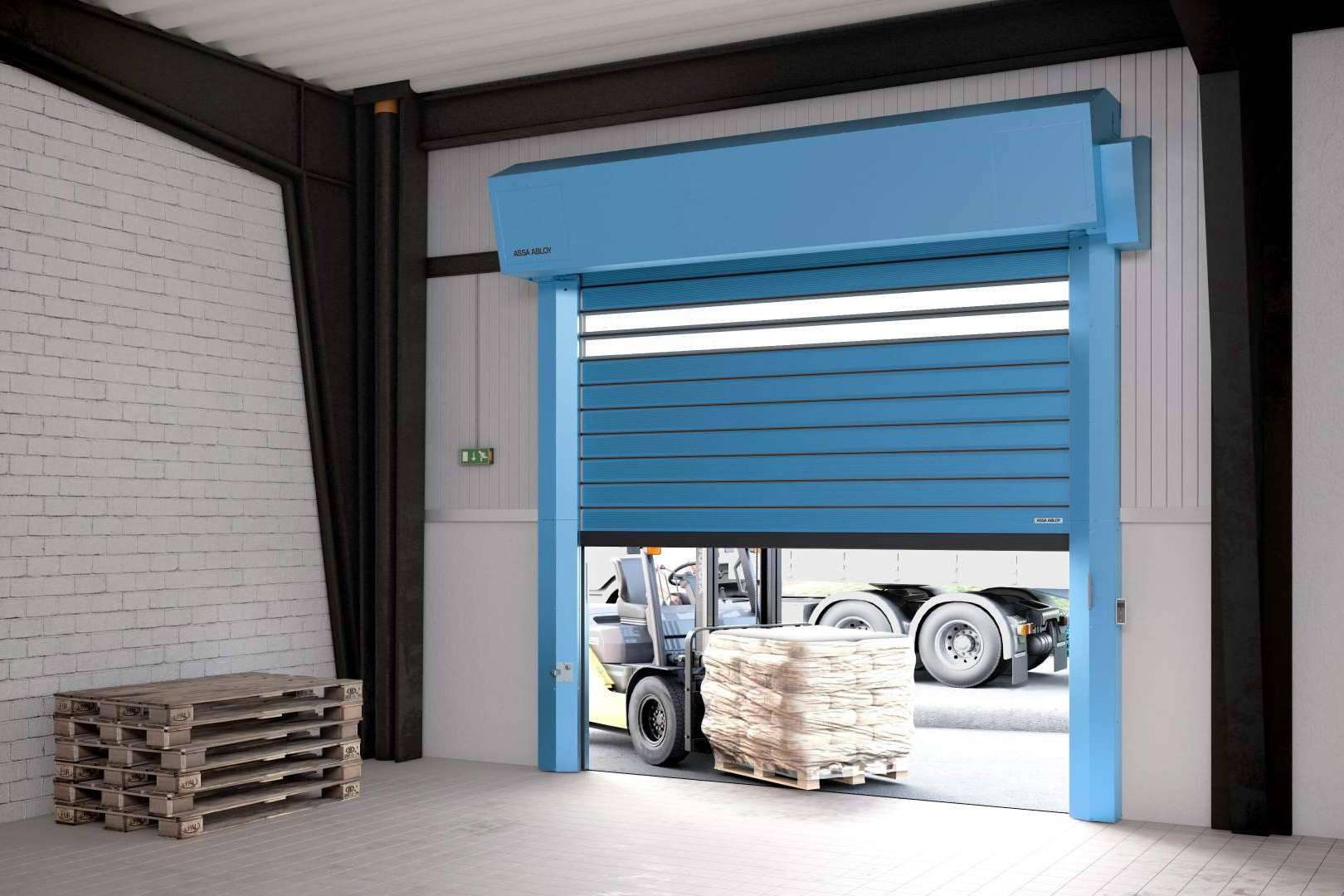Ahorro de energía y seguridad con la puerta rápida exterior RR5000 de ASSA ABLOY