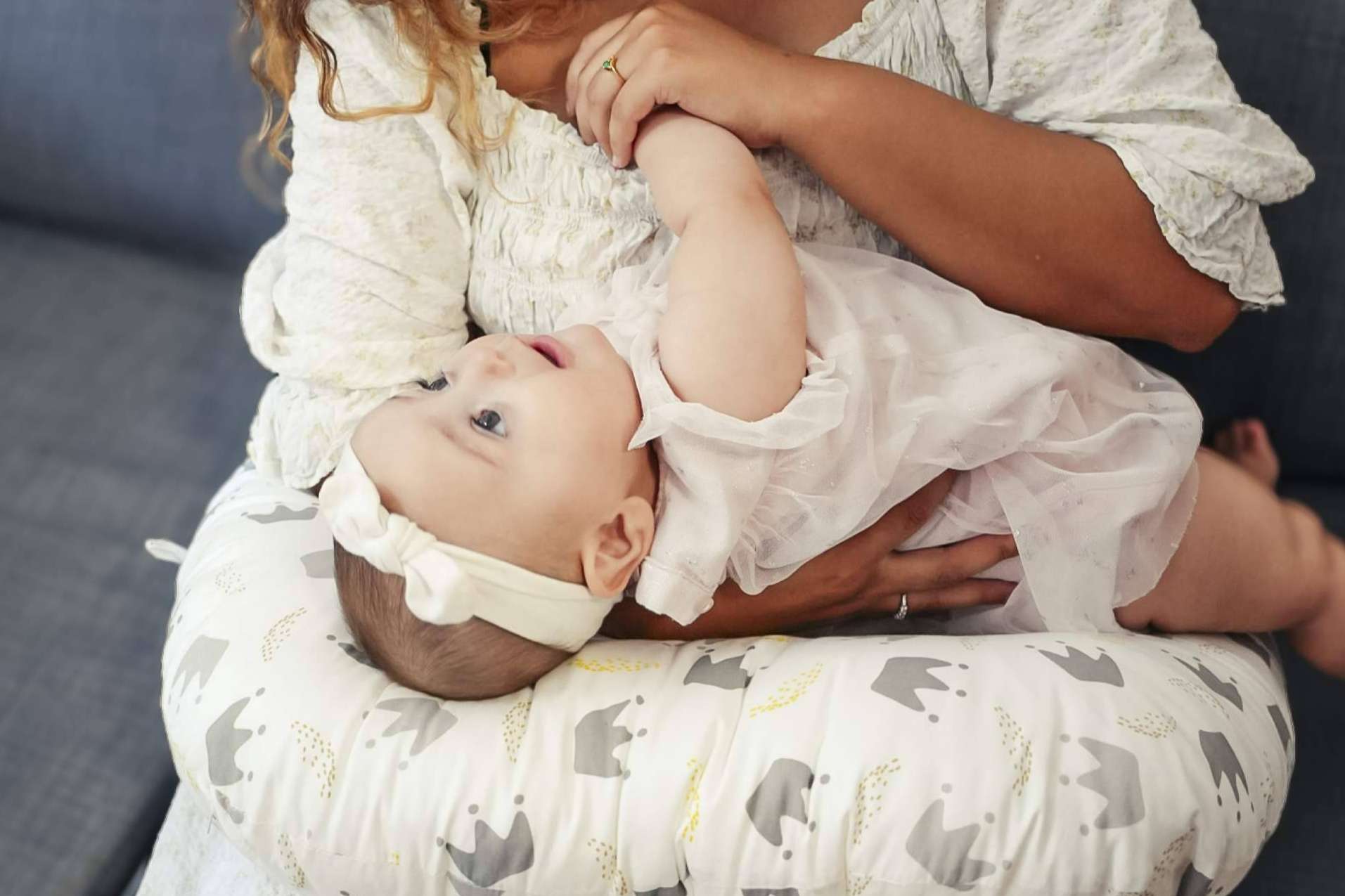 Cuidar el bienestar físico y emocional durante la lactancia, con el cojín de Sonora Baby