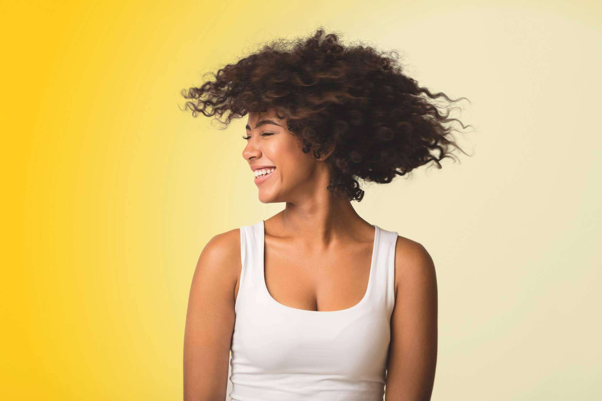 La fórmula de Cystiphane Fort ayuda a resolver la caída del cabello en otoño