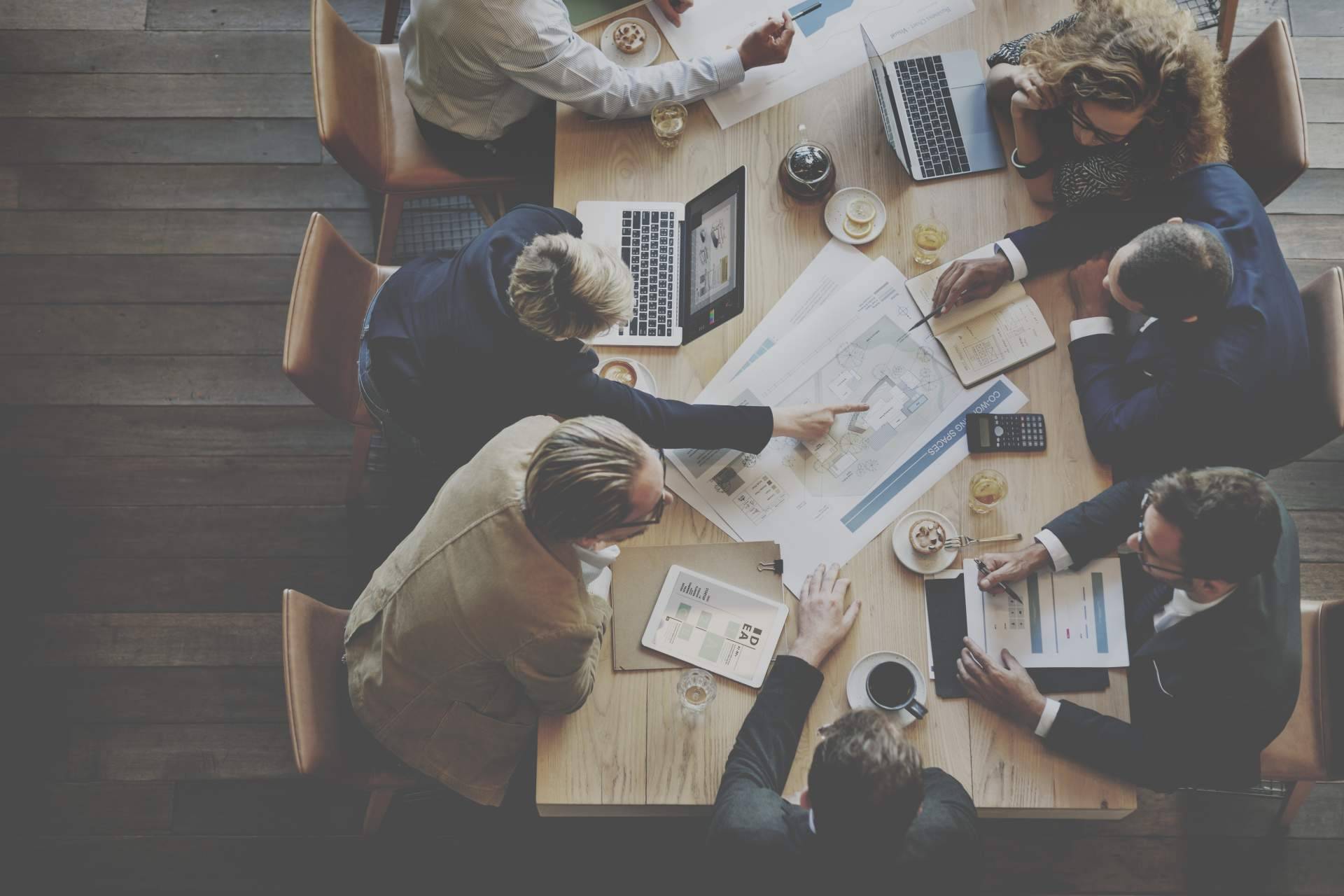 Másteres en gestión de proyectos e inteligencia artificial empresarial con ENEB