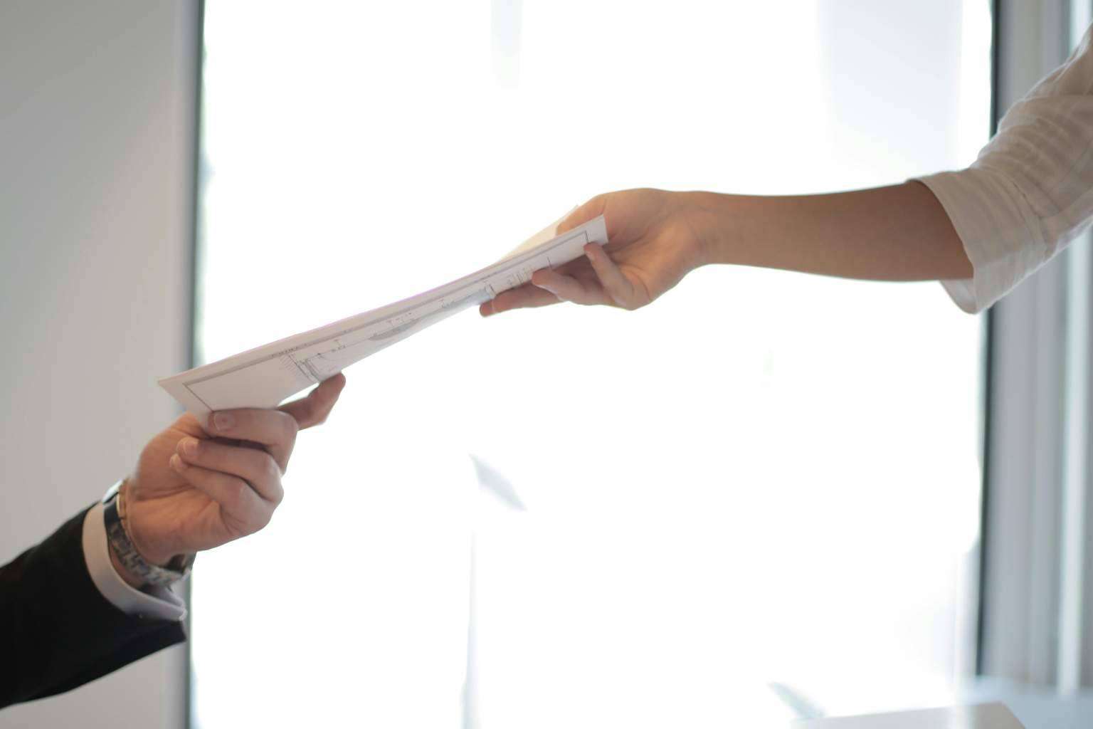 Evitar errores en contratos comerciales; despacho de abogados especializado en derecho mercantil