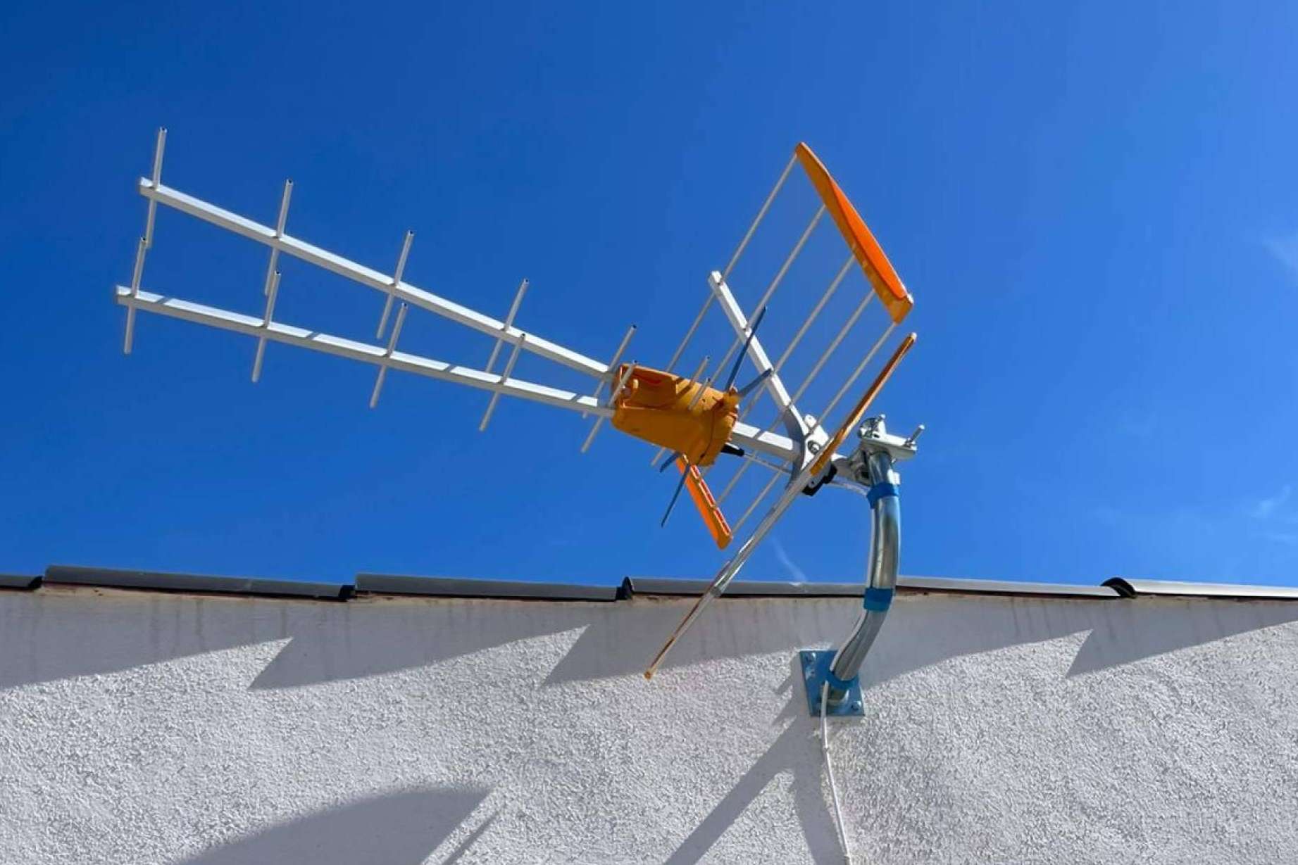 Expertos en telecomunicaciones y antenas parabólicas en Valencia disponibles las 24 horas, con Savelec