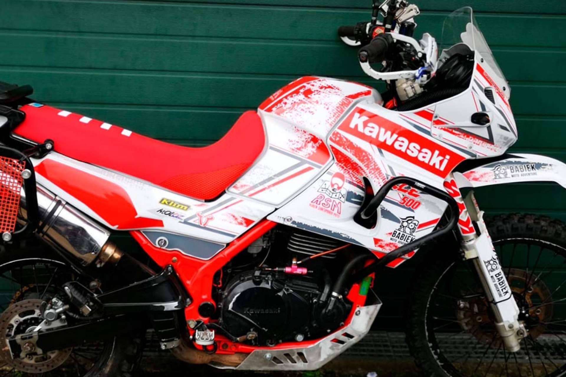 Personalización sin límites con las pegatinas de moto a medida de ADHESIVOSEMBARRADOS