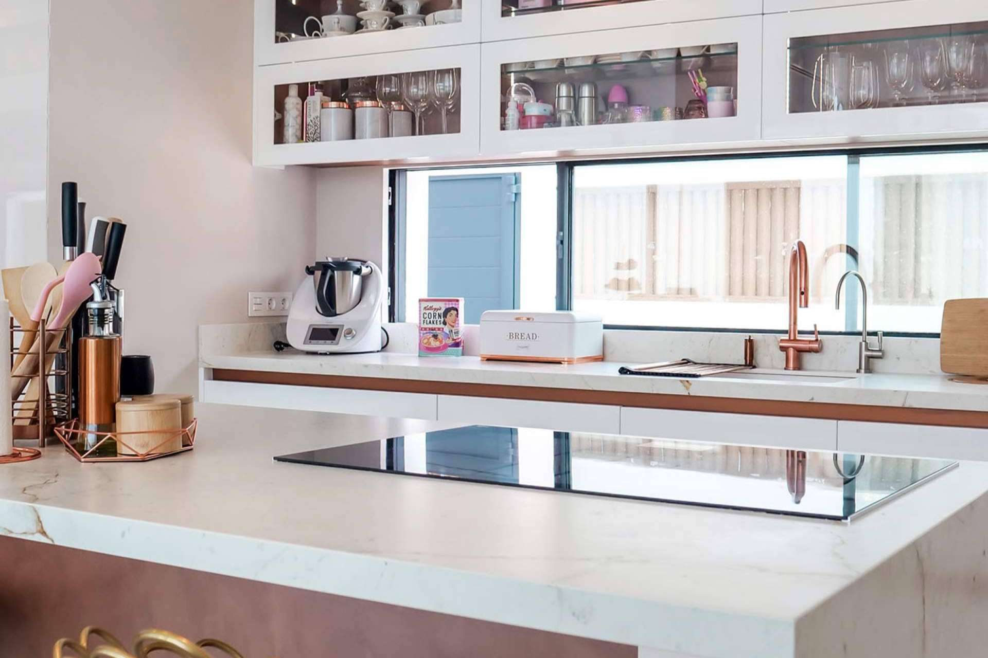 Maderas Gámez fabrica muebles de cocina a medida con materiales de alta calidad y diseños personalizados