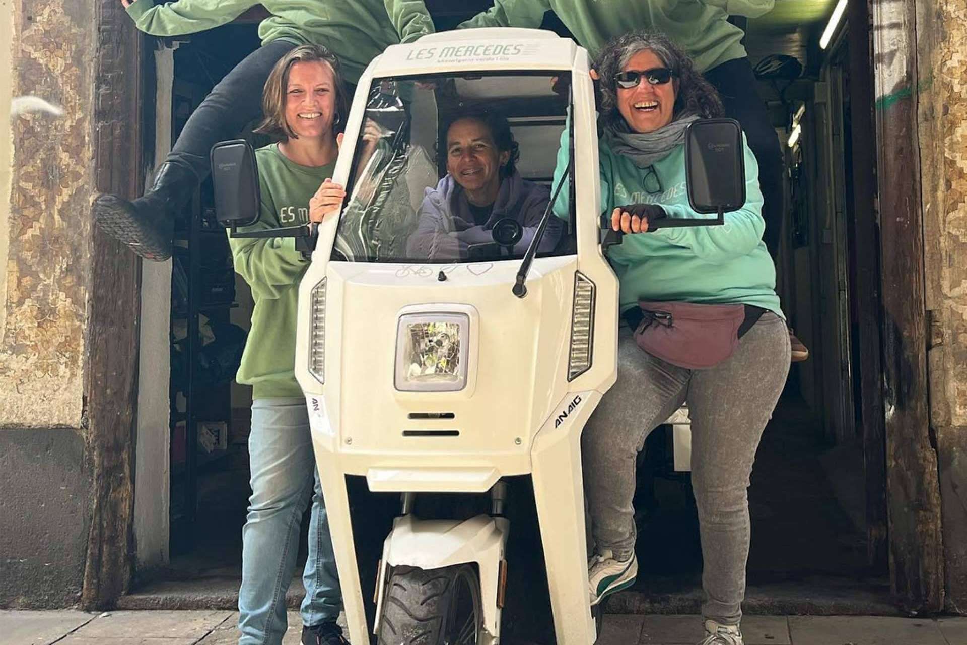 Motocarros eléctricos, una solución eficiente para jardines y repartos en el centro de las ciudades
