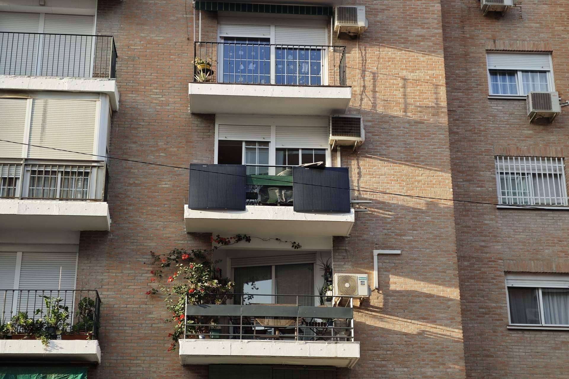Innovasol acerca la energía solar a cualquier hogar con sus kits solares enchufables para balcón y otras superficies