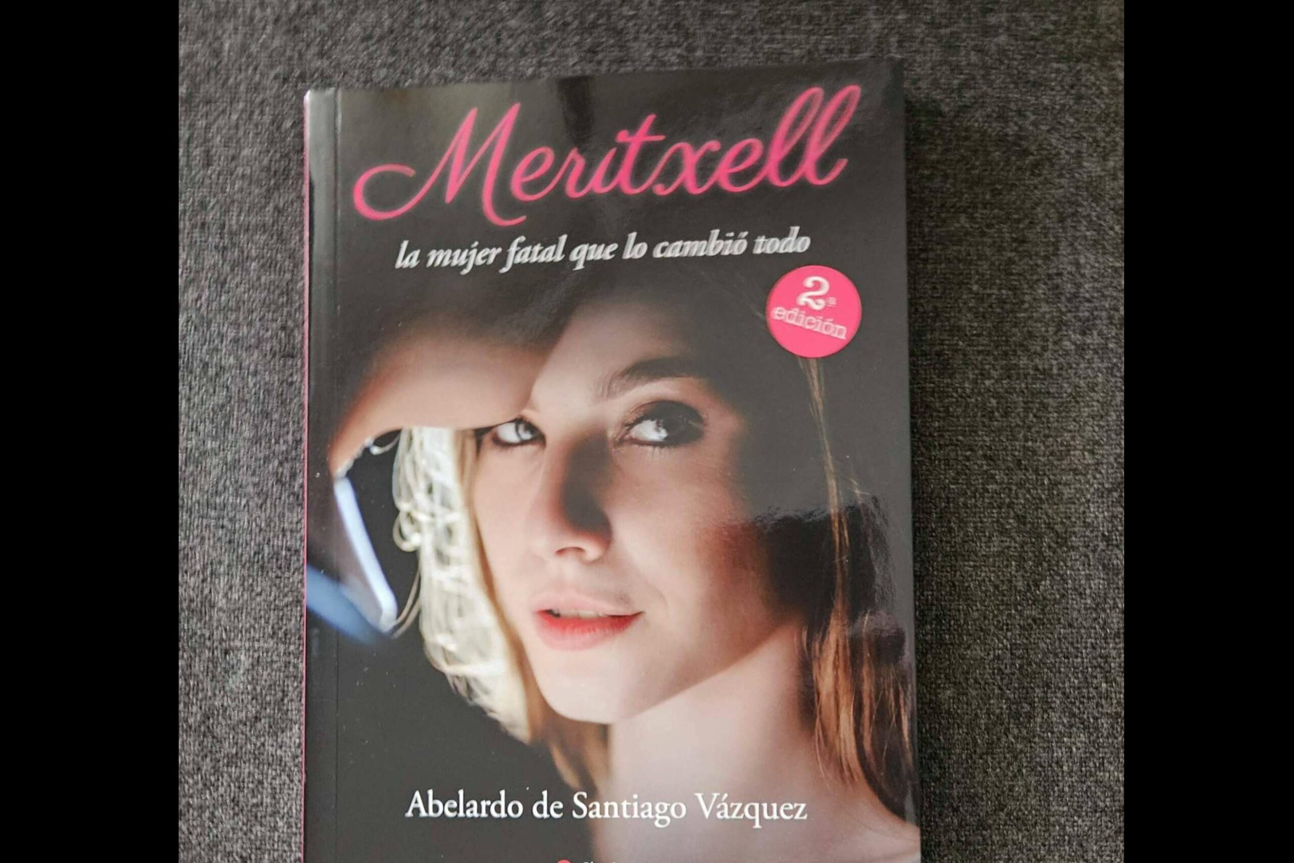 Sensualidad y misterio se entrelazan en 'Meritxell, la mujer fatal que lo cambió todo'